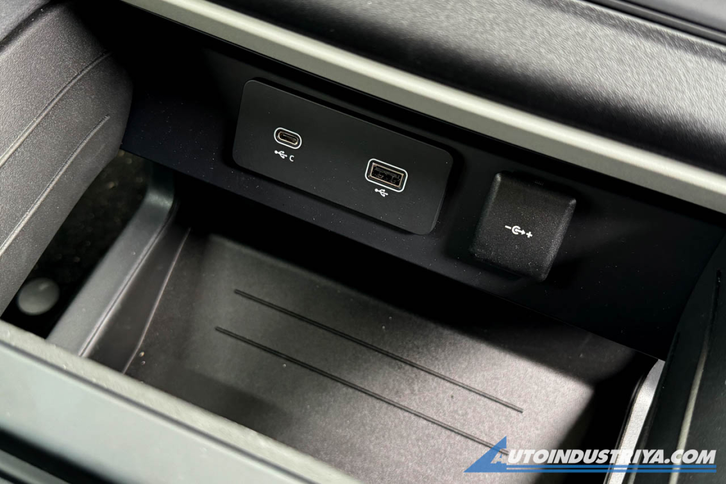 2024 Land Rover Defender 110 S P300 AWD