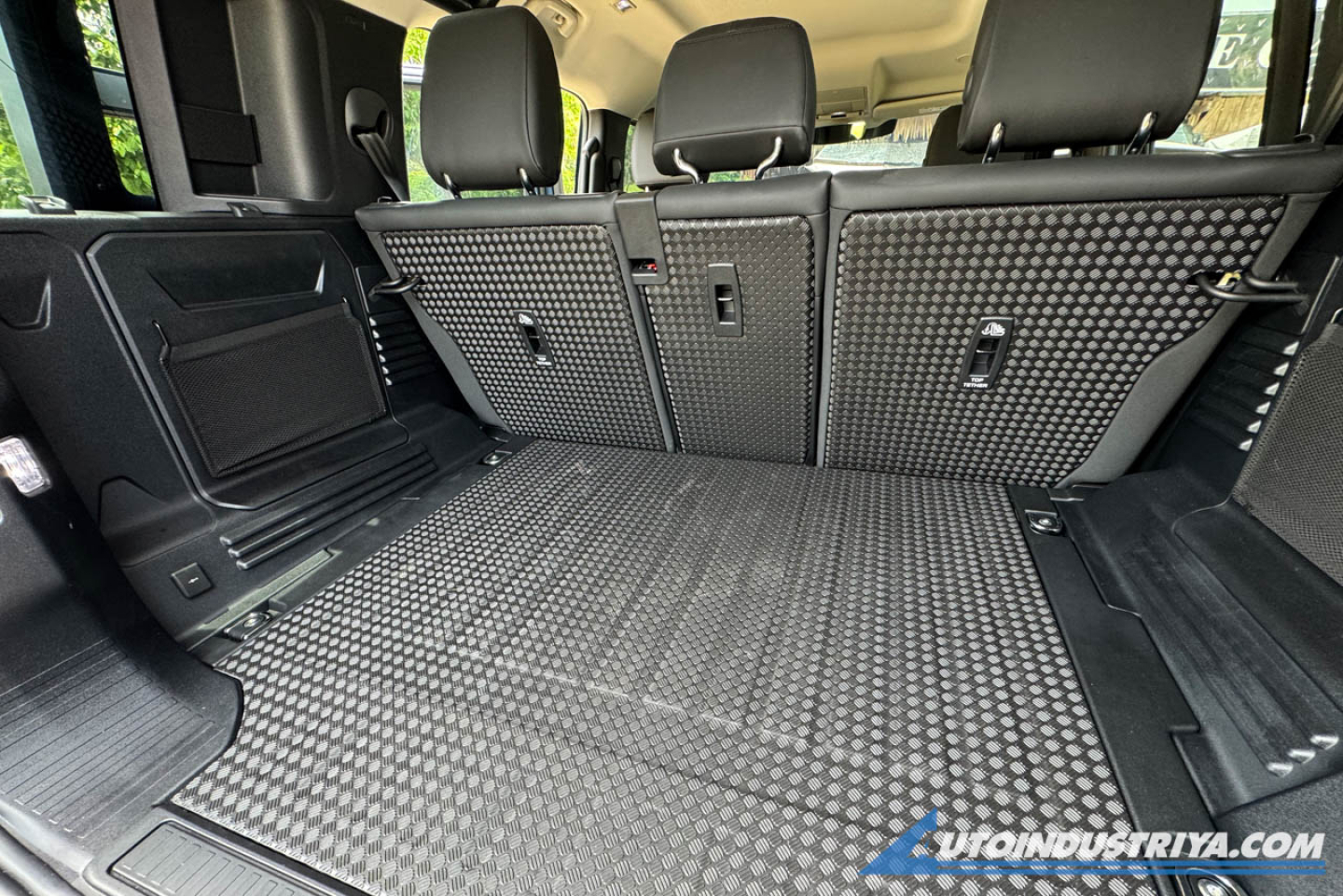 2024 Land Rover Defender 110 S P300 AWD