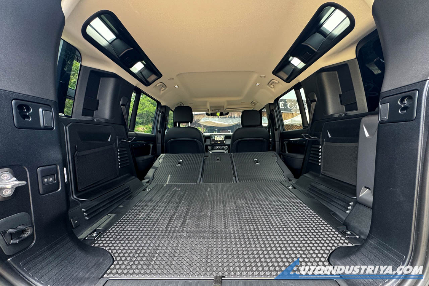 2024 Land Rover Defender 110 S P300 AWD