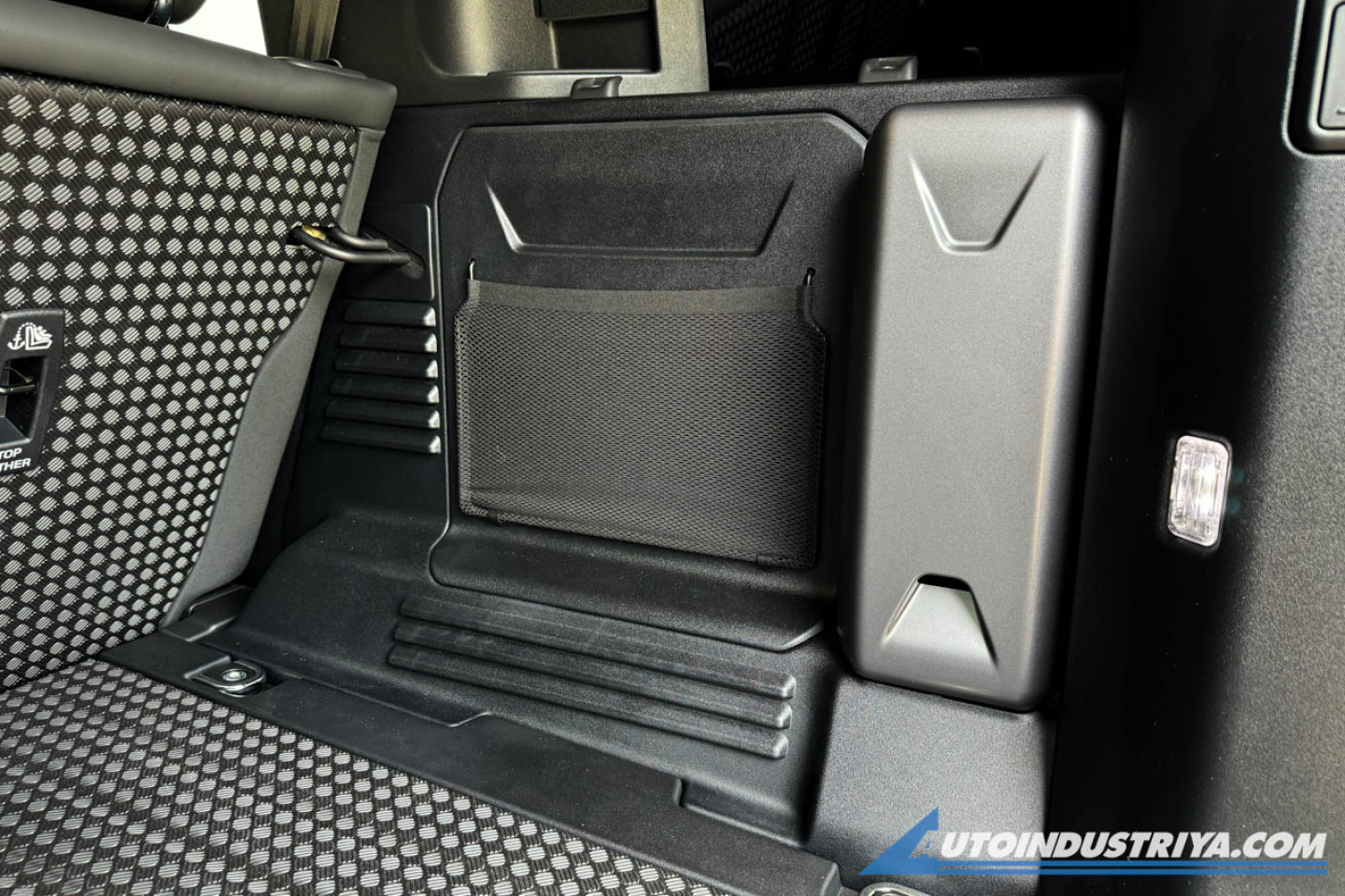 2024 Land Rover Defender 110 S P300 AWD