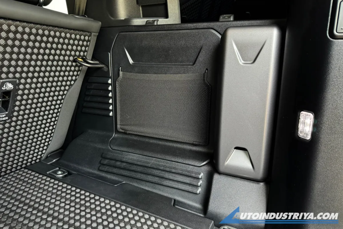 2024 Land Rover Defender 110 S P300 AWD