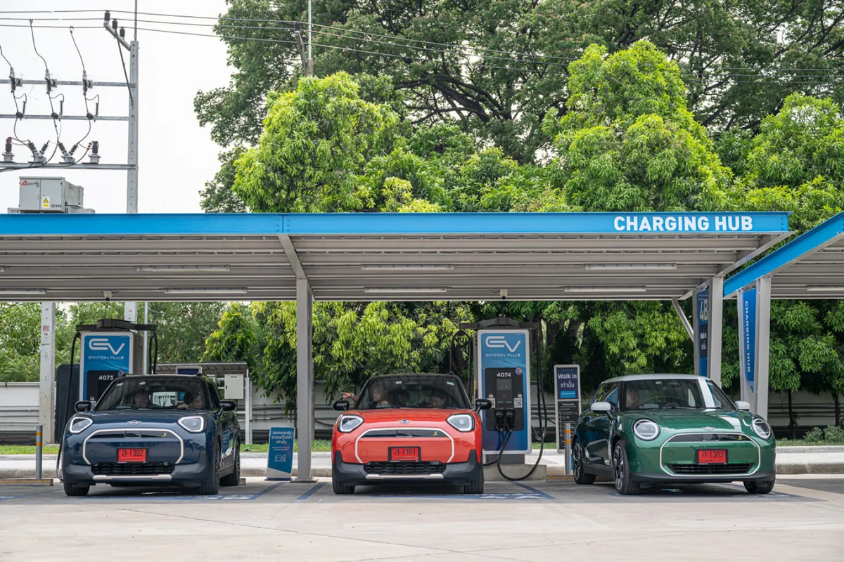 The Thailand Job: Mini Aceman SE, Cooper SE drive