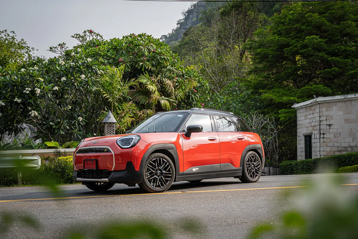 The Thailand Job: Mini Aceman SE, Cooper SE drive