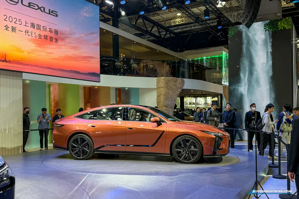 All-new 2026 Lexus ES unveiled at Shanghai Auto Show | AutoIndustriya