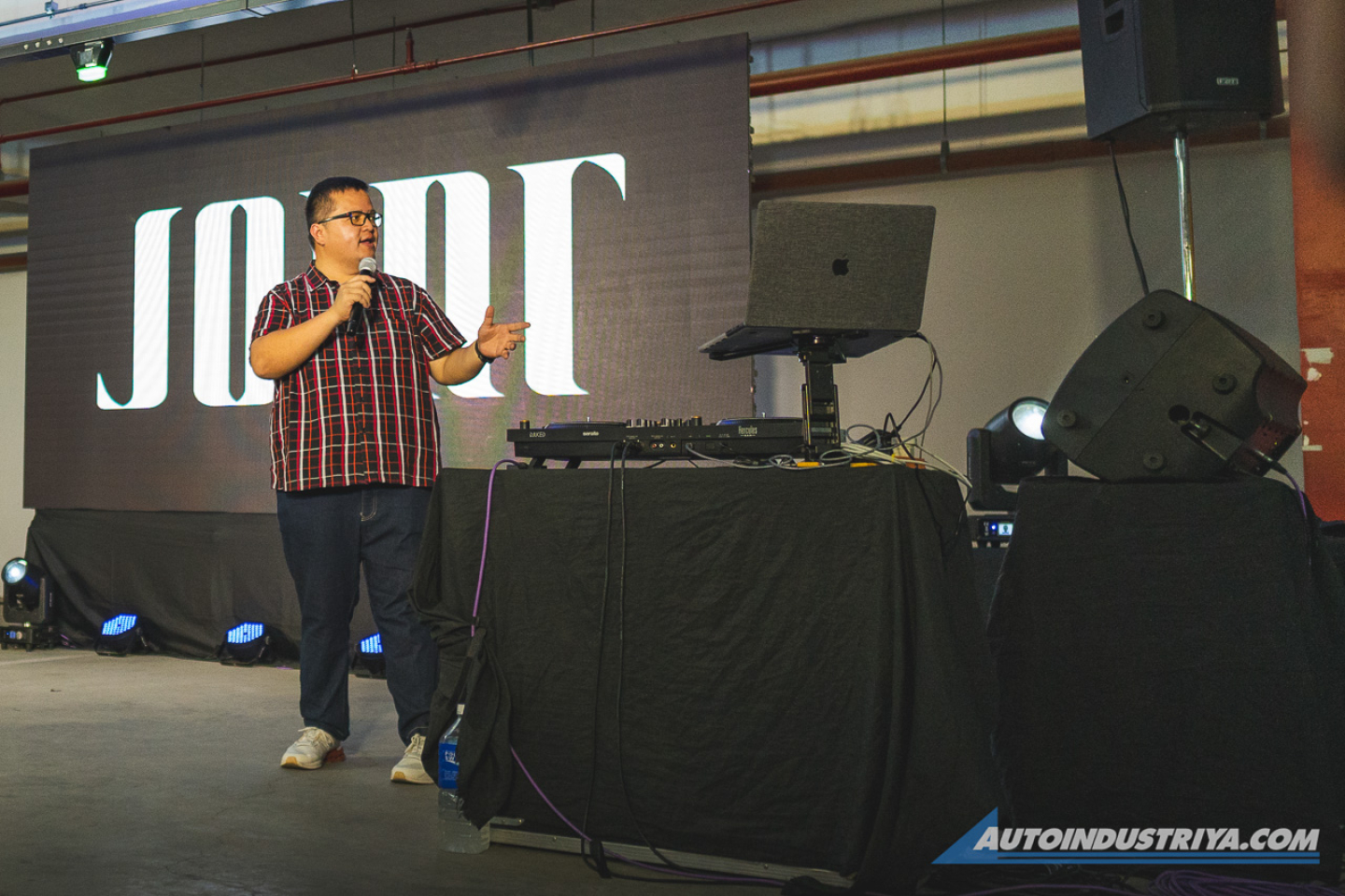 Autoindustriya.com's Hot Summer Meet draws 400 cars