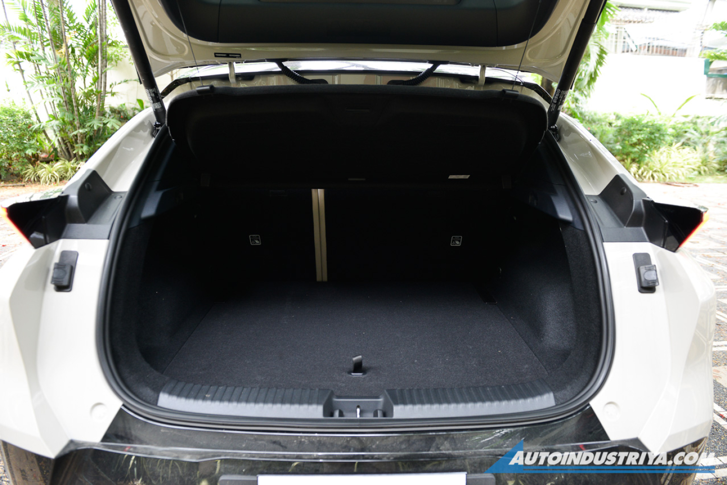 2025 Lynk & Co 02 HS