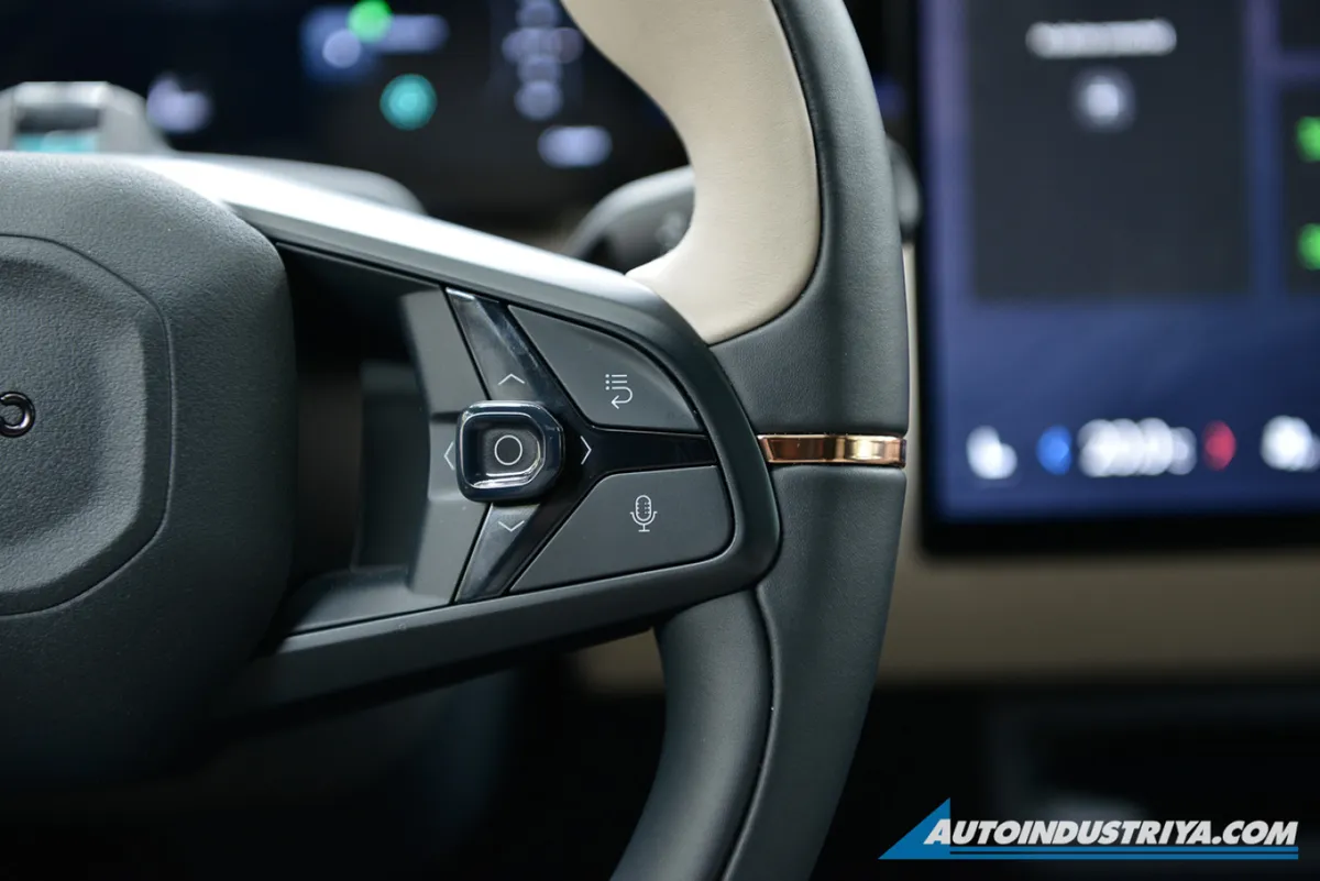 2025 Lynk & Co 02 HS