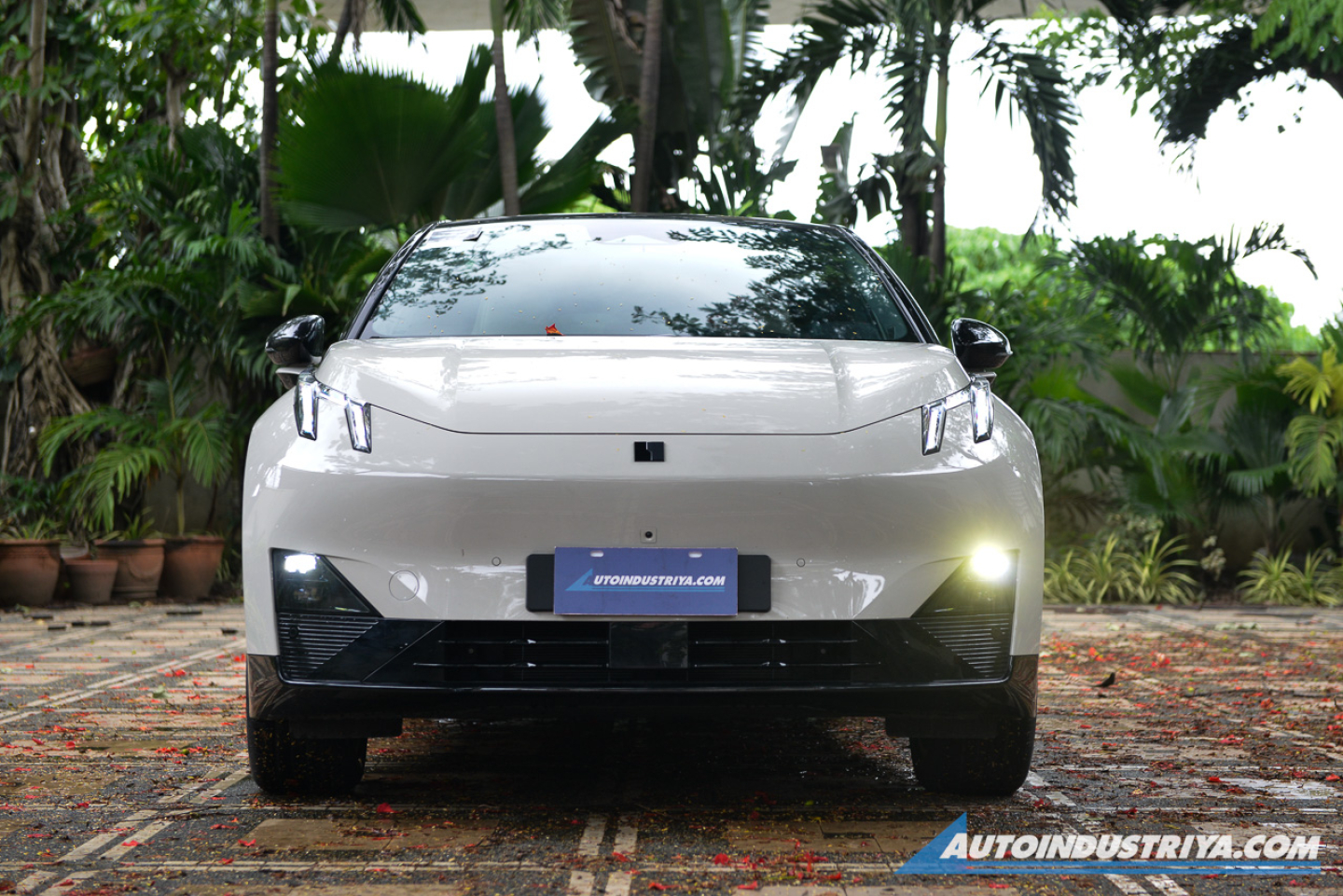 2025 Lynk & Co 02 HS