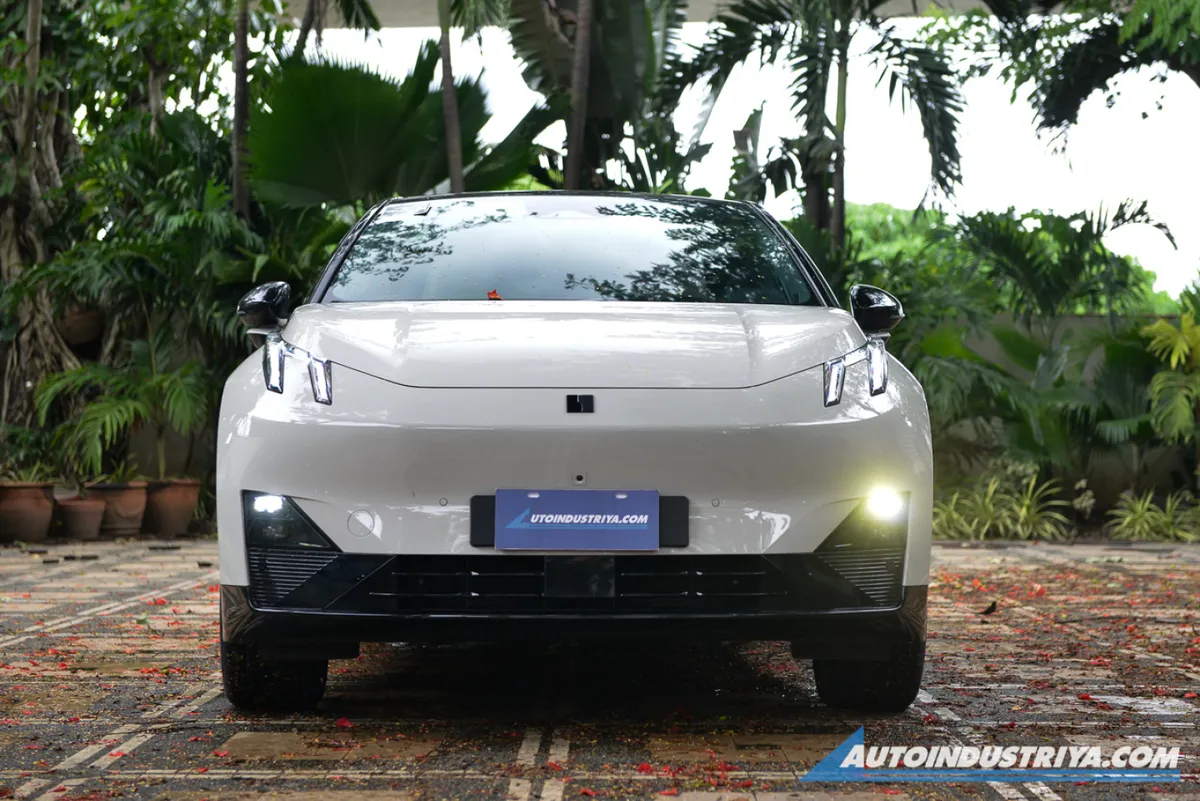 2025 Lynk & Co 02 HS