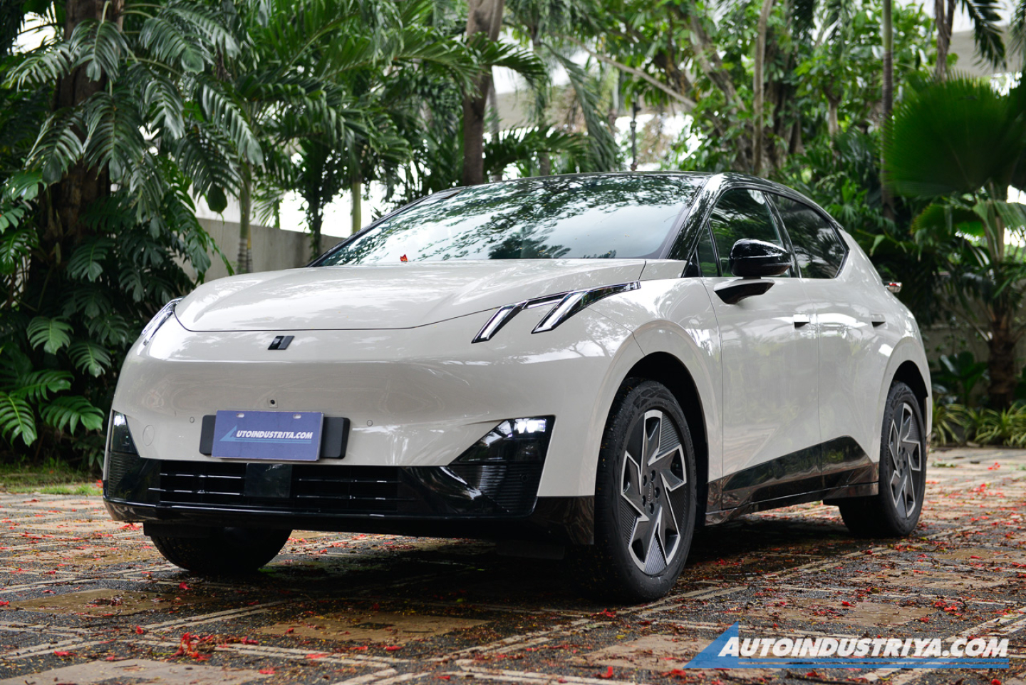 2025 Lynk & Co 02 HS