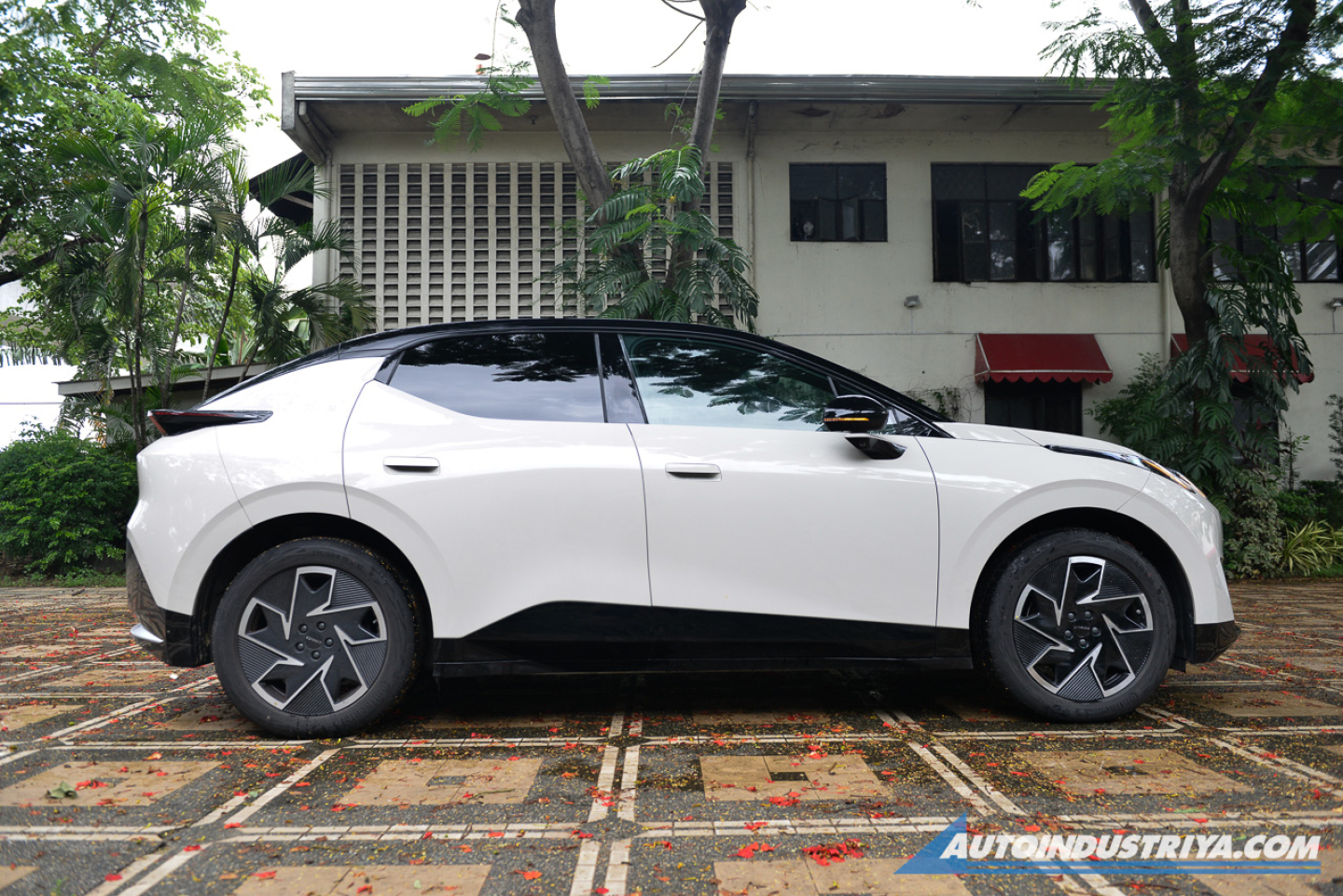 2025 Lynk & Co 02 HS