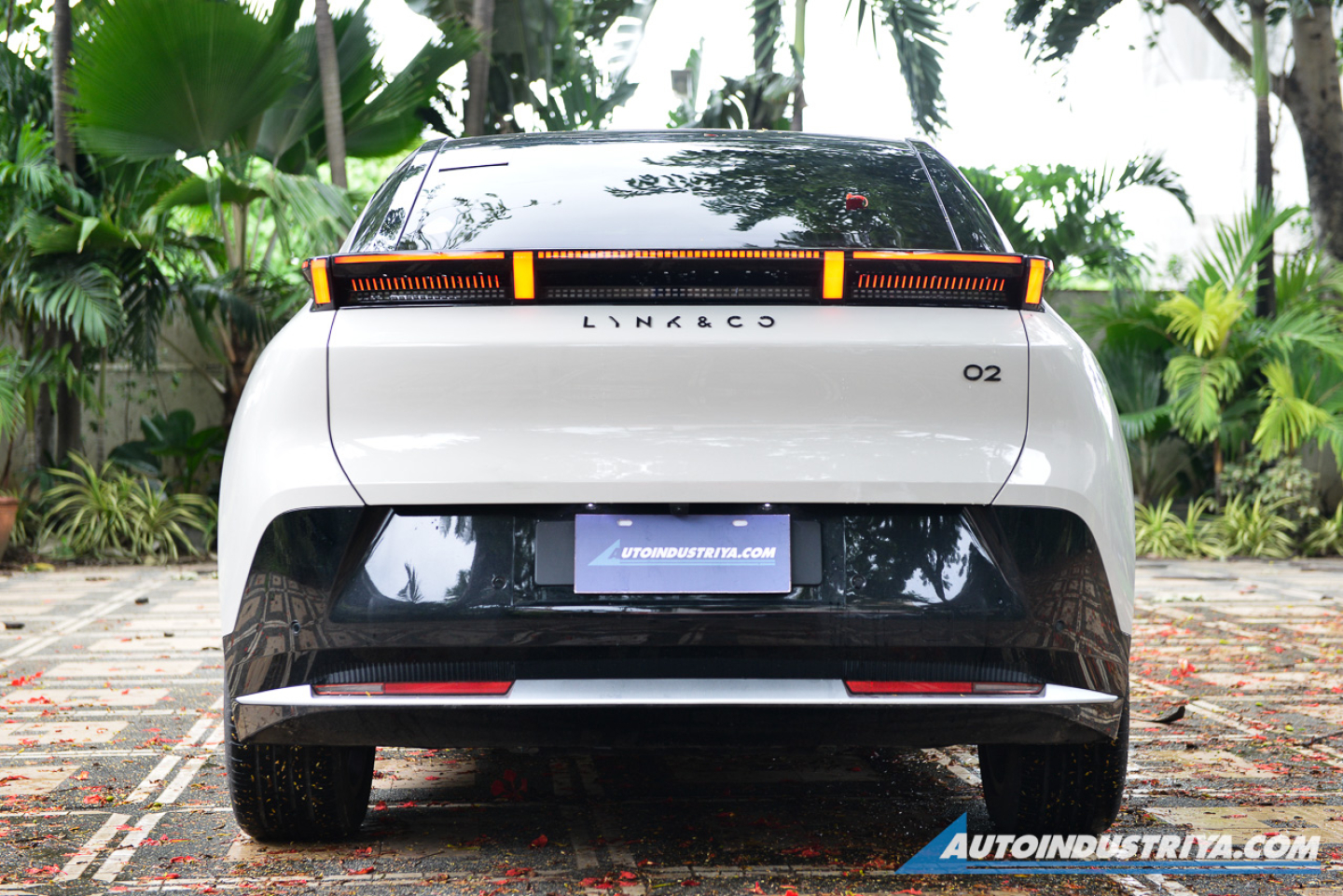 2025 Lynk & Co 02 HS