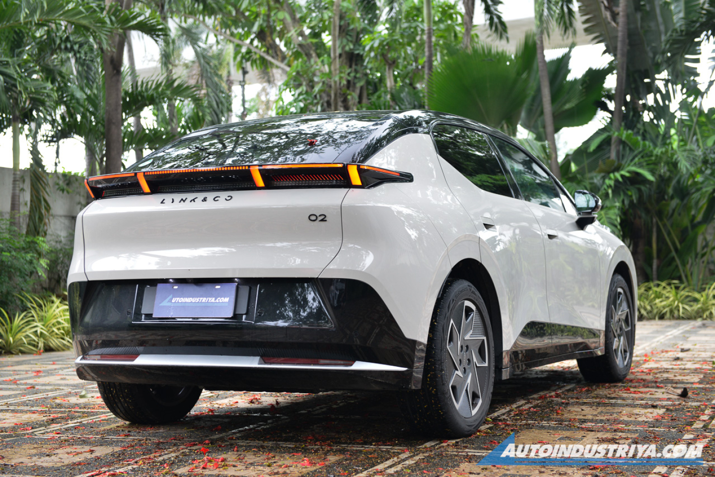 2025 Lynk & Co 02 HS