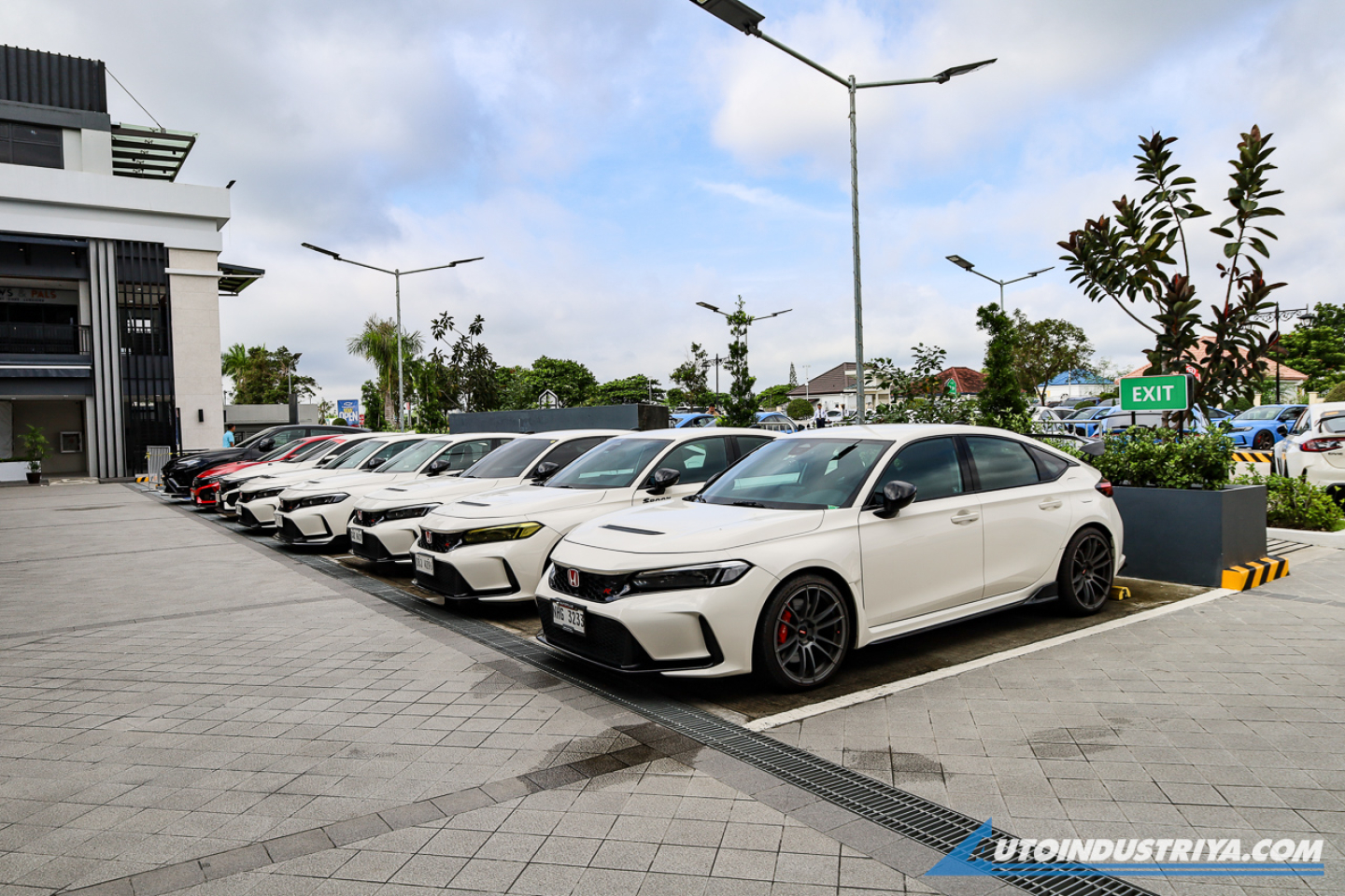 tRophy - For the love of the red R badge