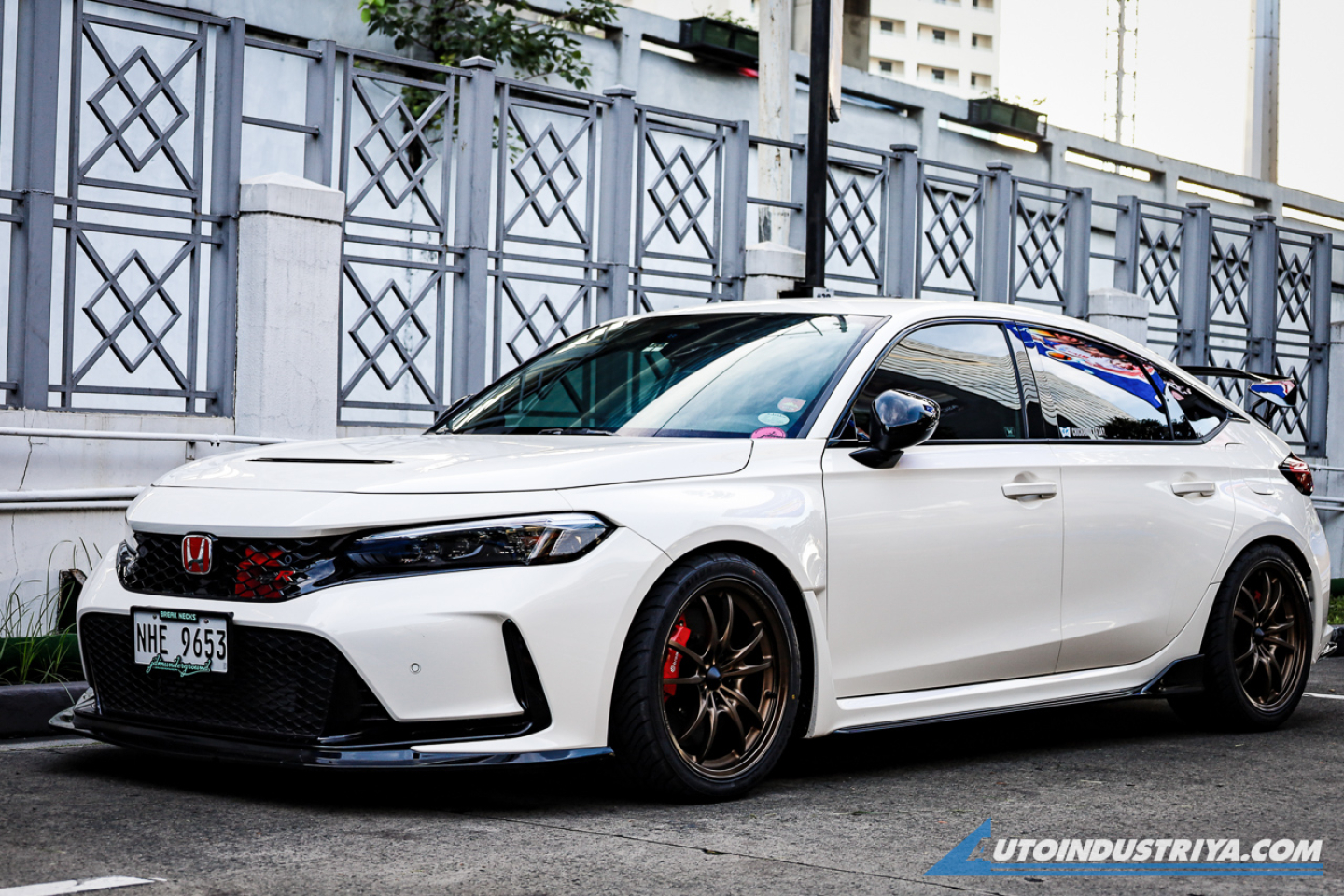 tRophy - For the love of the red R badge