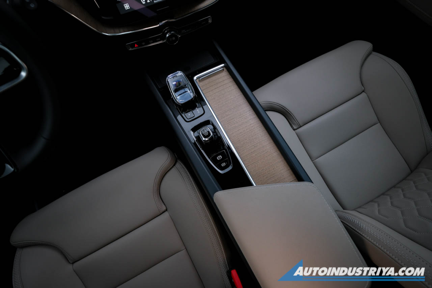 2025 Volvo XC60 T8 PHEV AWD