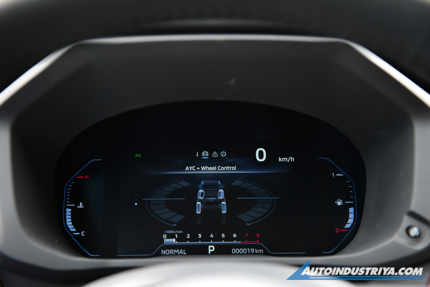 2026 Mitsubishi Xpander Cross (no text yet)