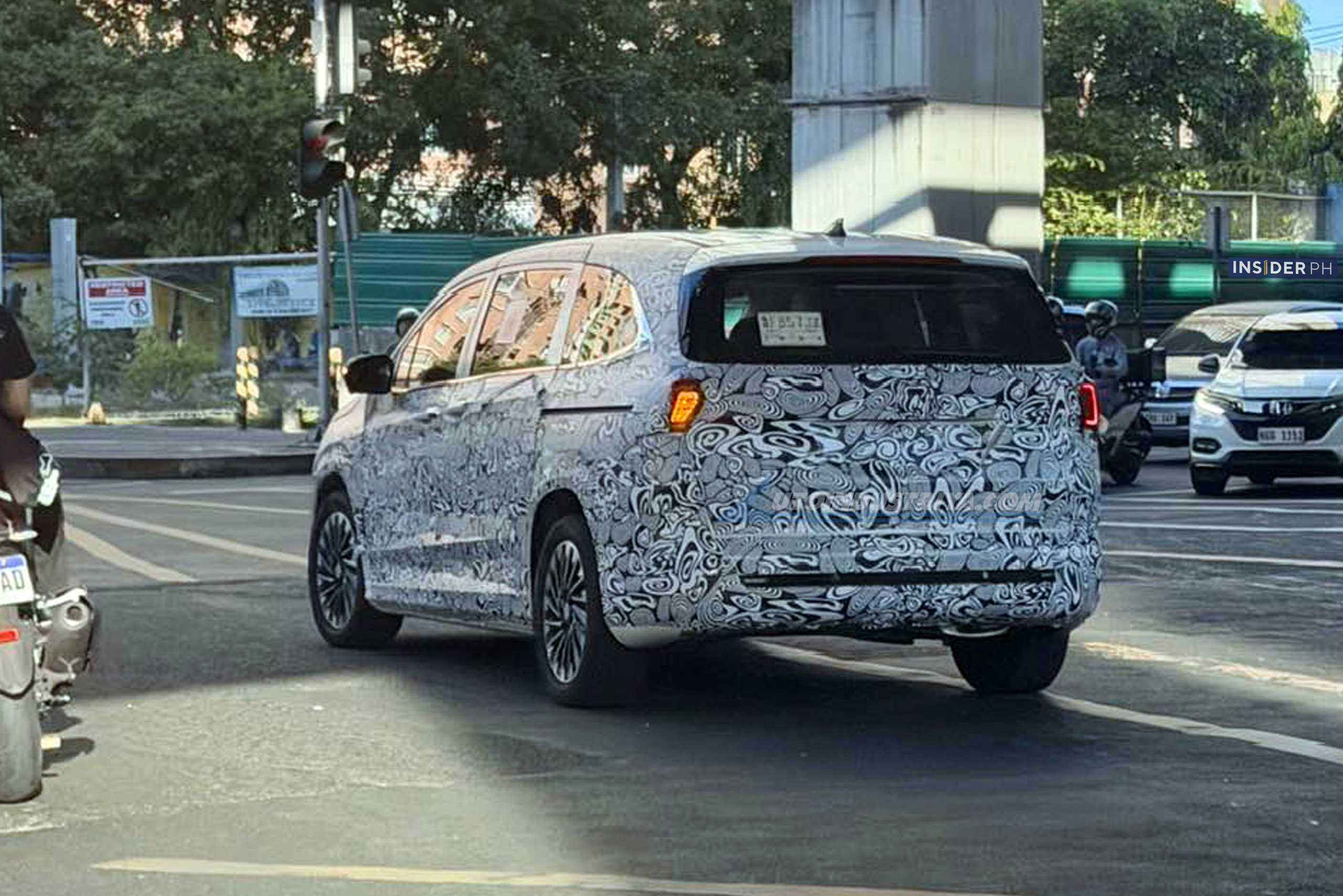 LOOK: Is Hyundai PH testing refreshed Custin MPV on PH roads?