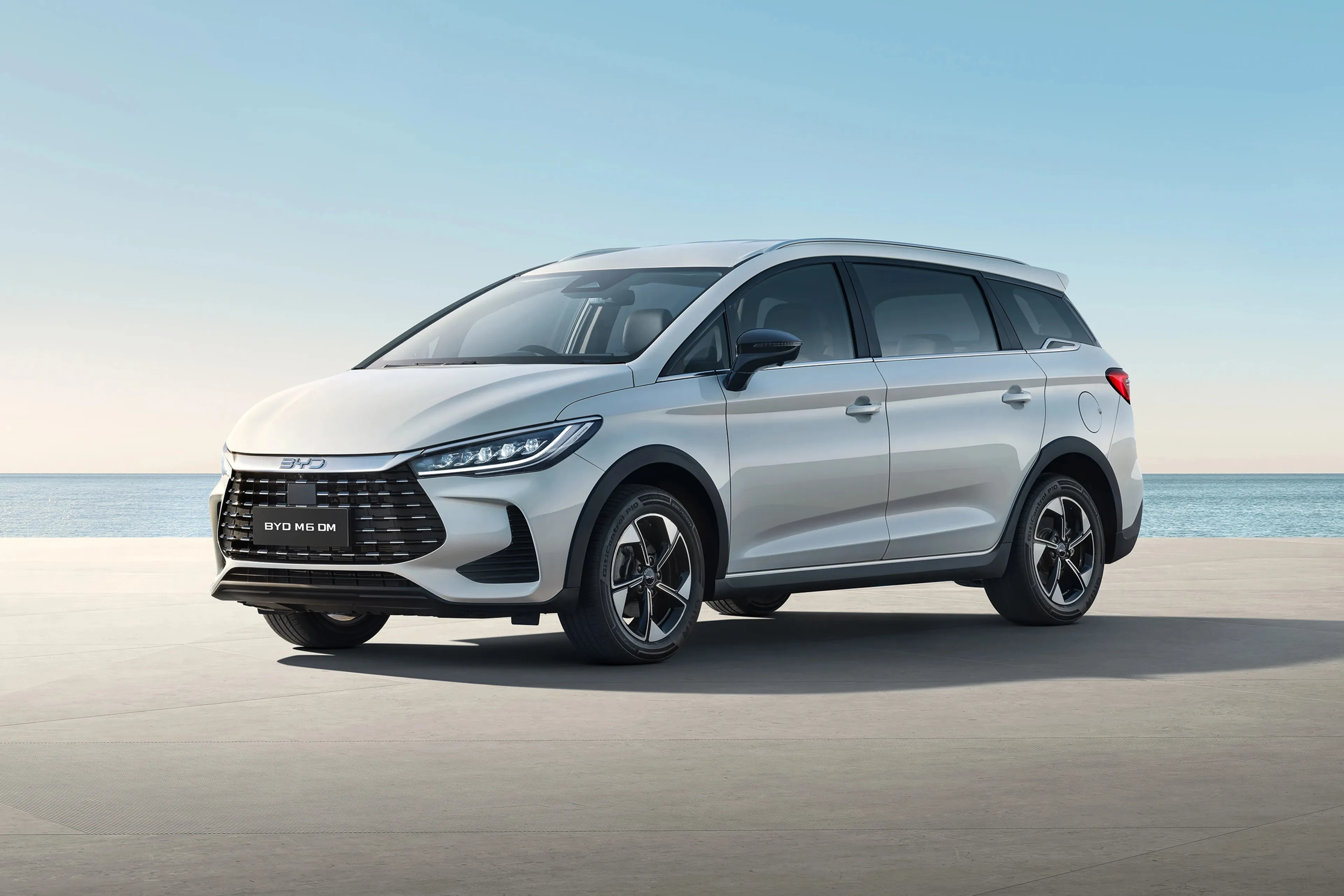 BYD M6 DM revealed as plug-in hybrid version of eMAX7
