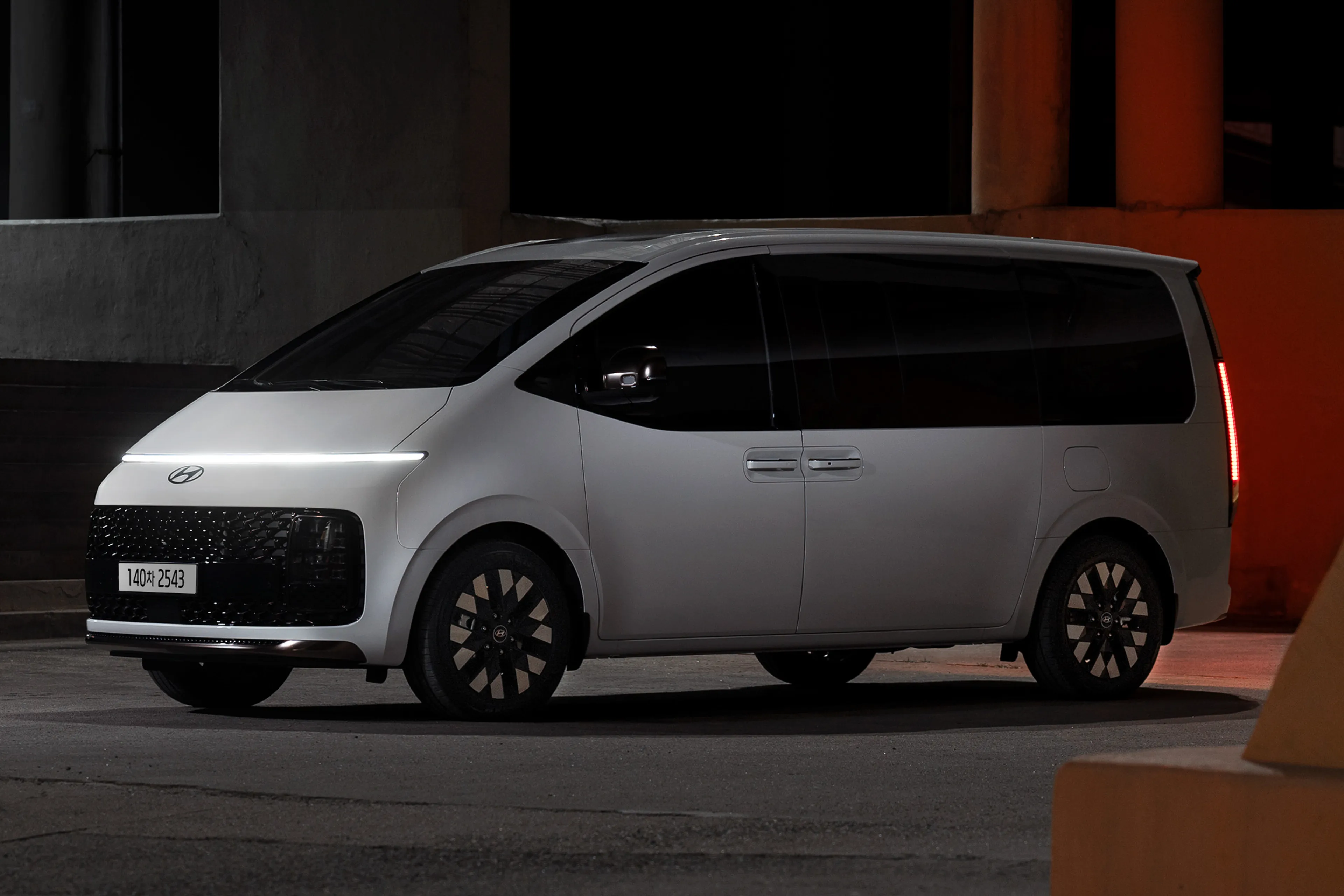 Hyundai Staria HEV for PH to also get 11-seater version?