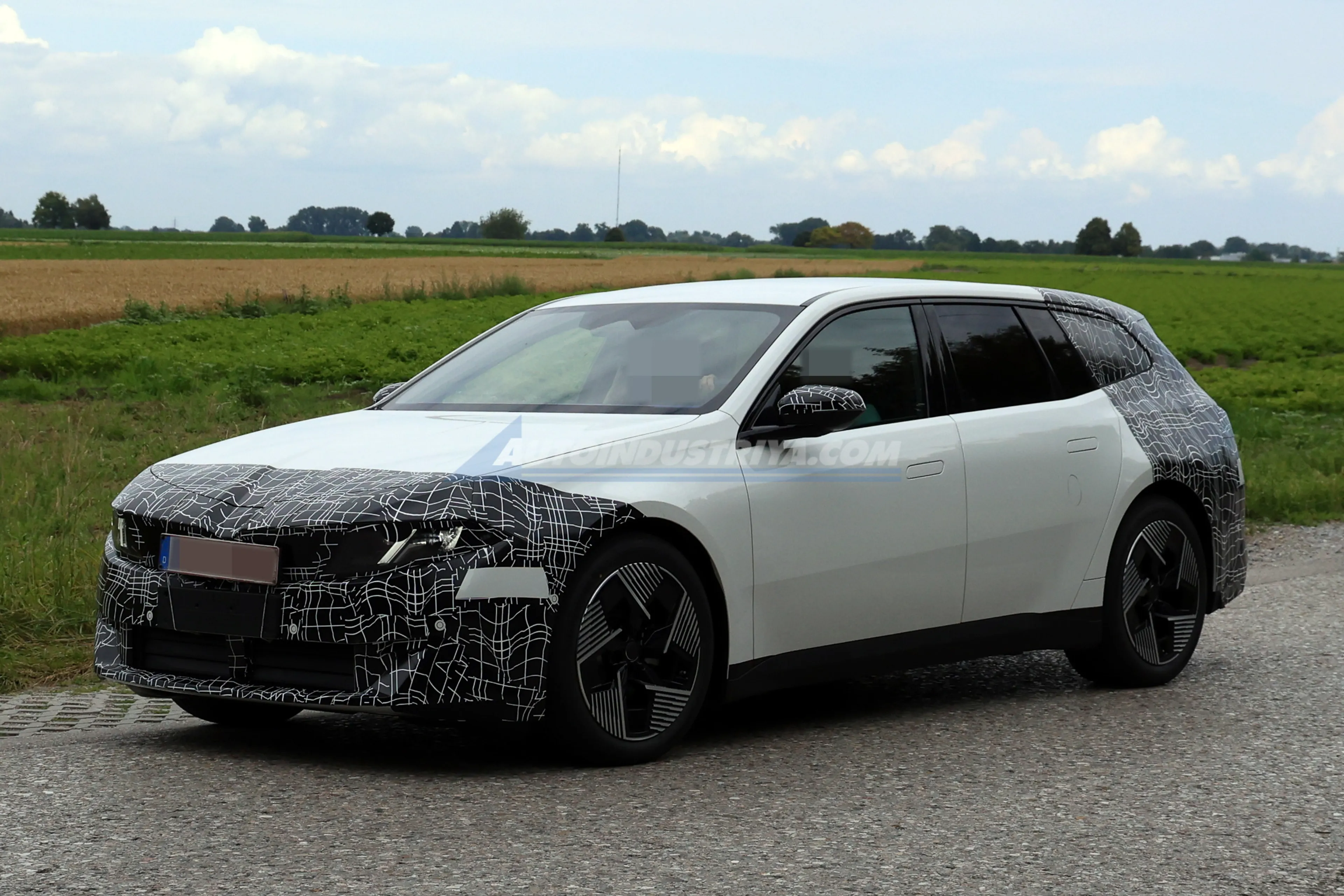 SPIED: Here's your first look at BMW i3 Touring