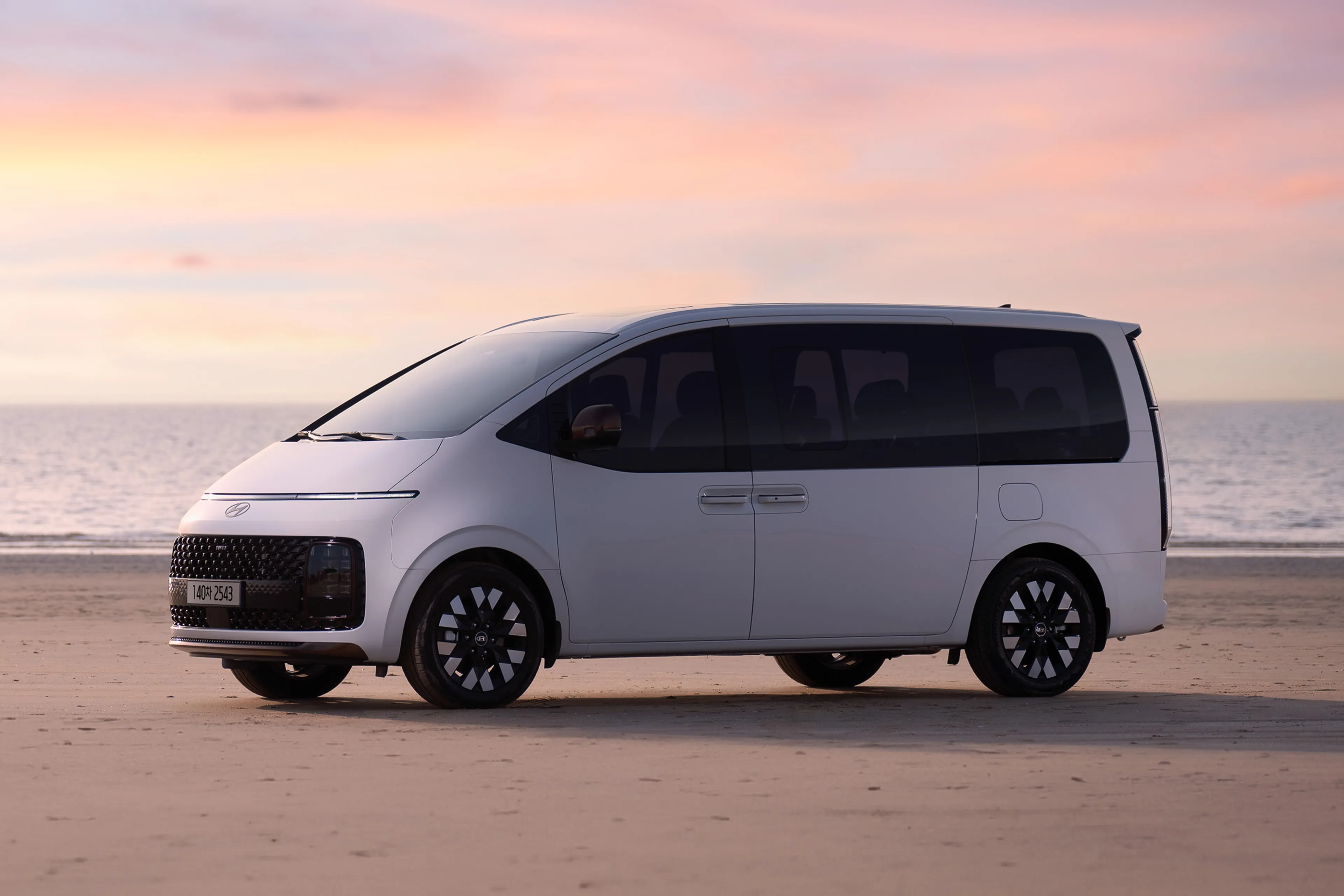 Hyundai Staria HEV launches in PH next week
