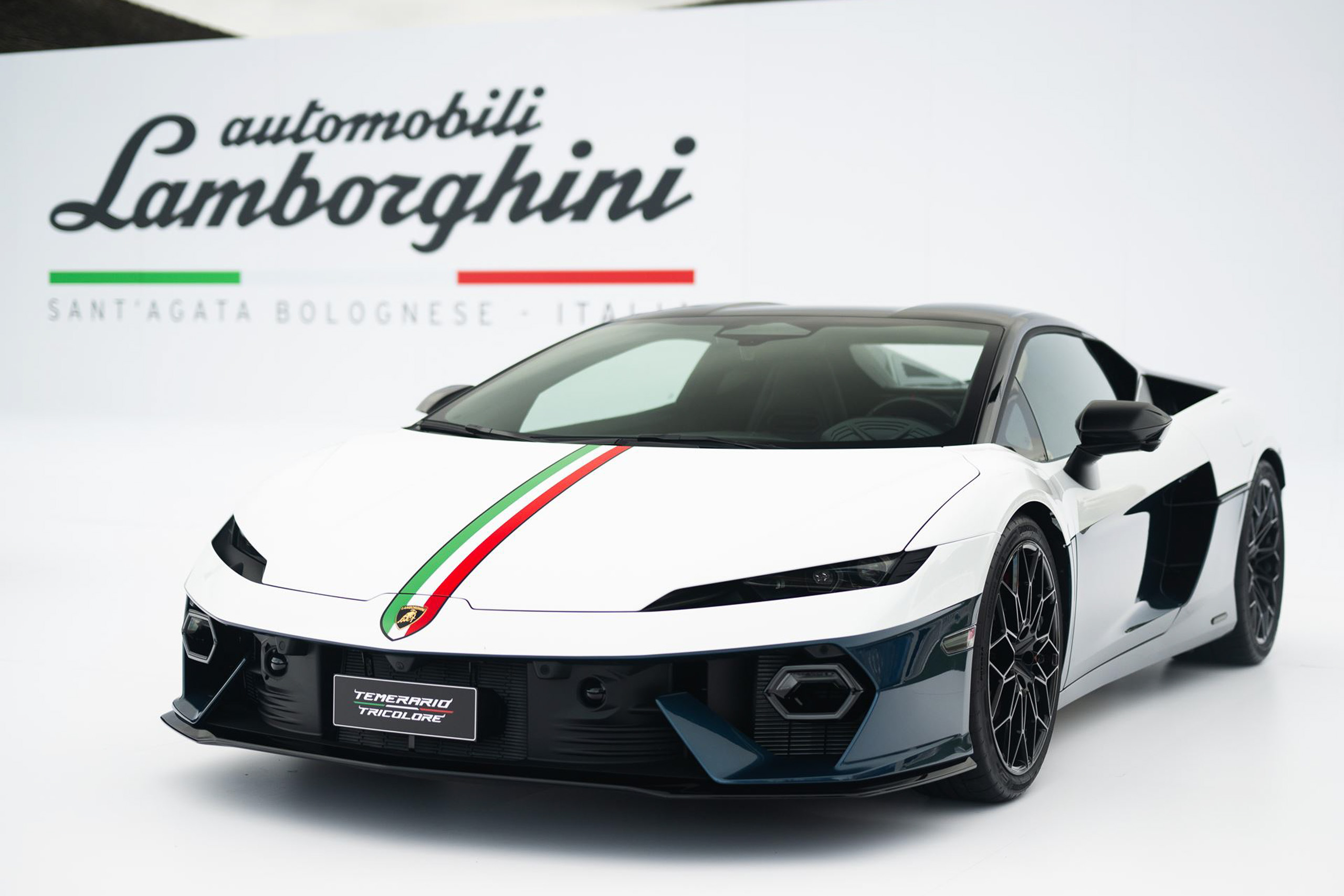 Lamborghini brings back Tricolore for one-off Temerario