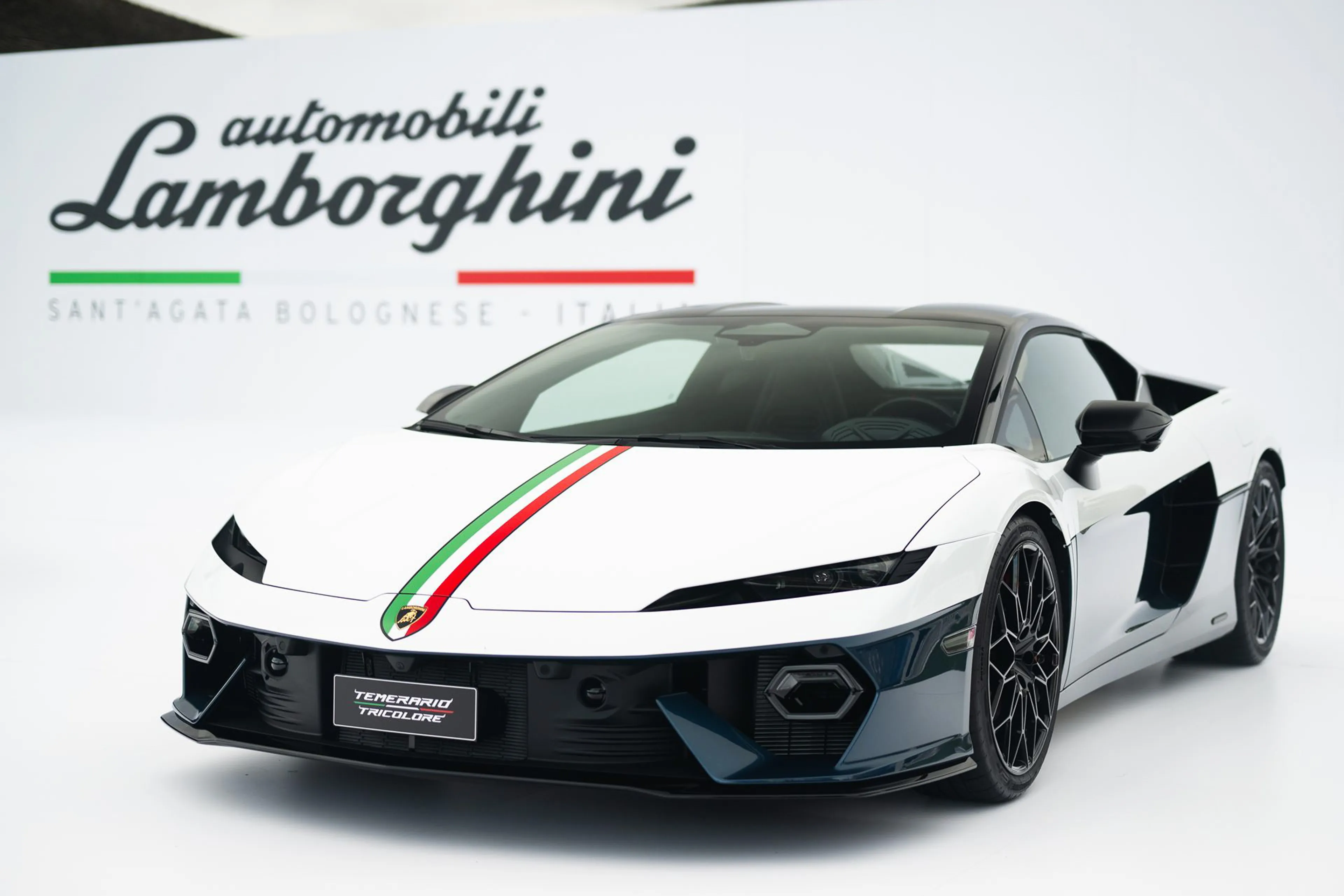 Lamborghini brings back Tricolore for one-off Temerario