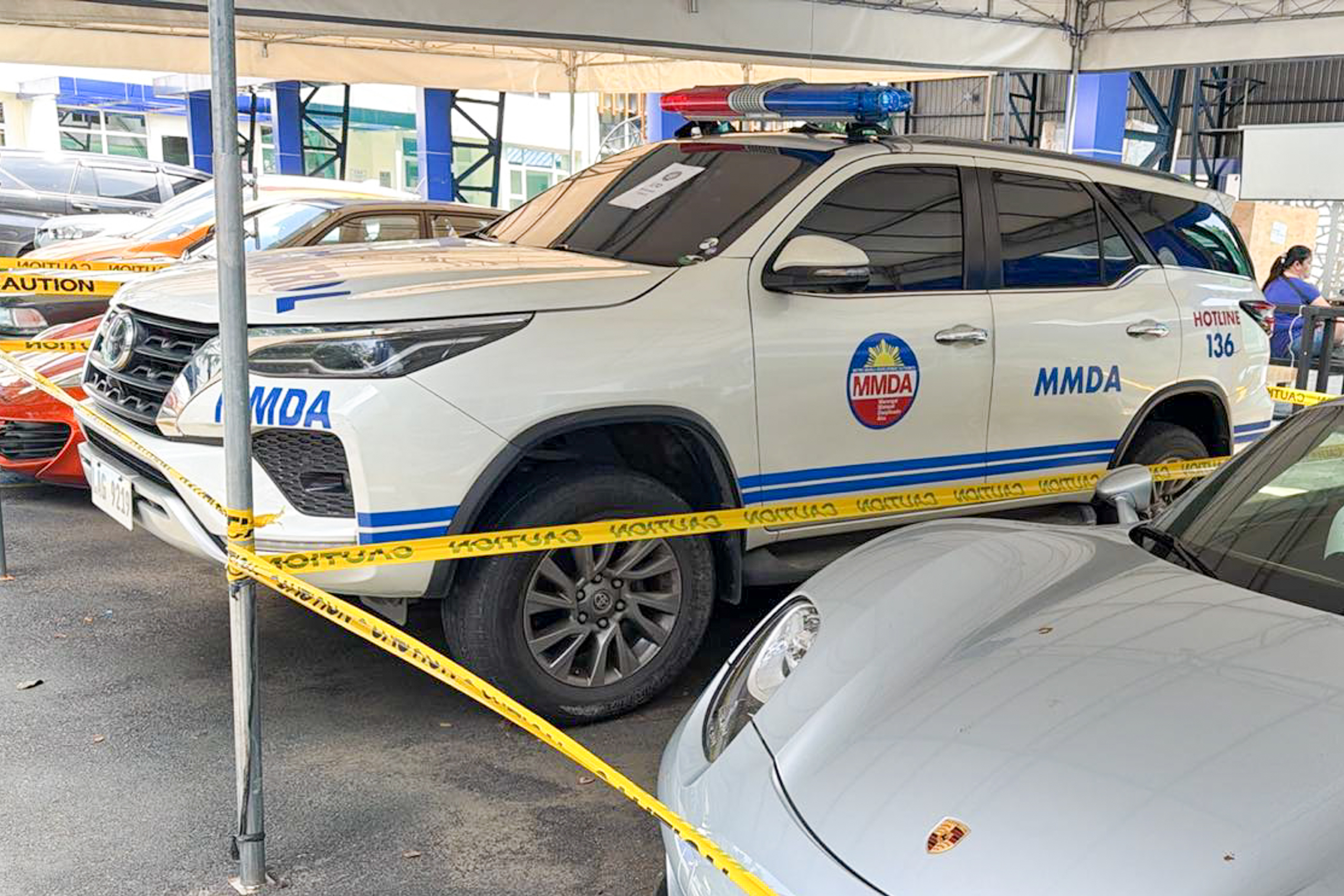 MMDA GM Torre surrenders patrol car over EDSA Busway misuse, mismatched plates