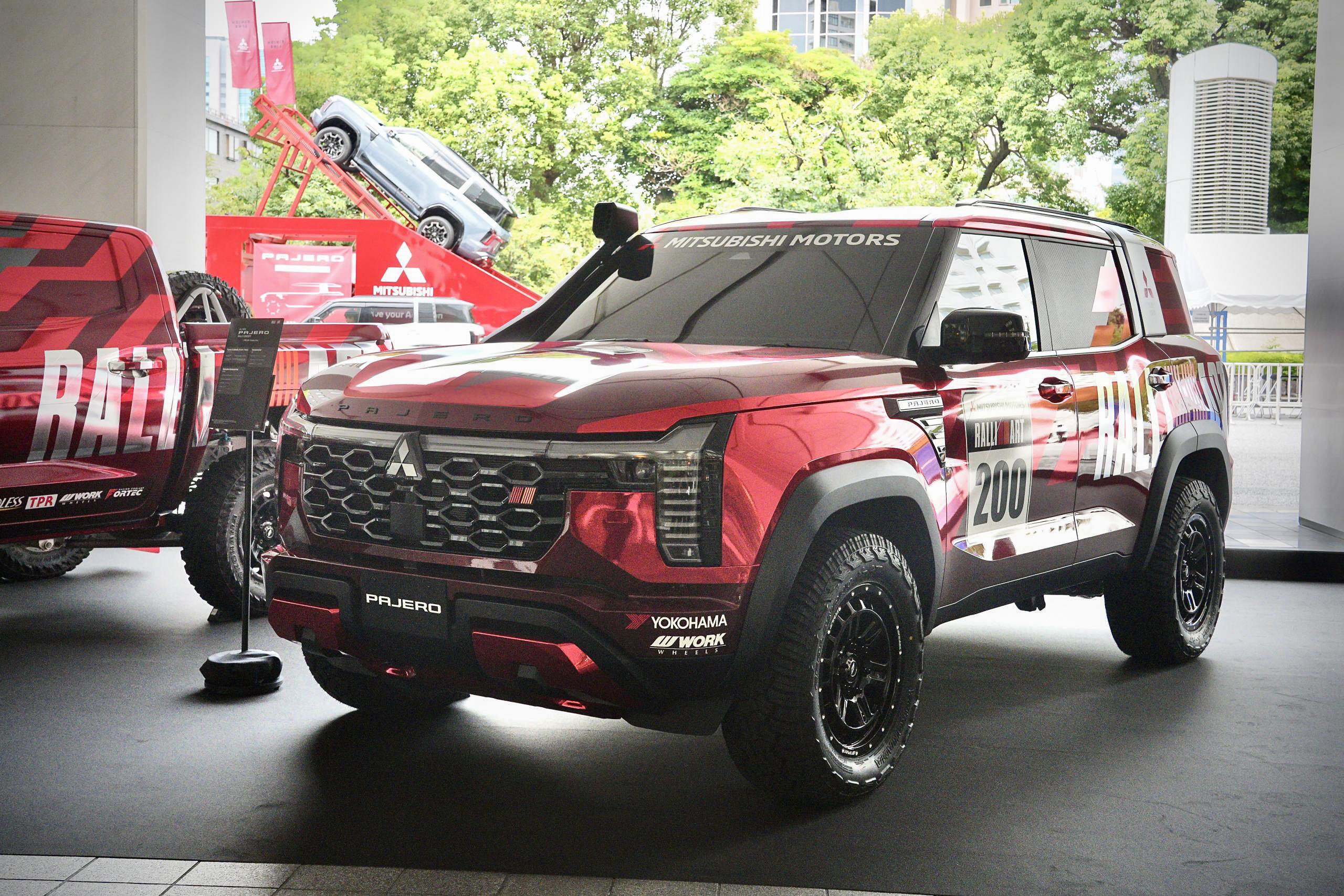 Ralliart shows off Pajero Rally Concept at Mitsubishi Pajero global debut