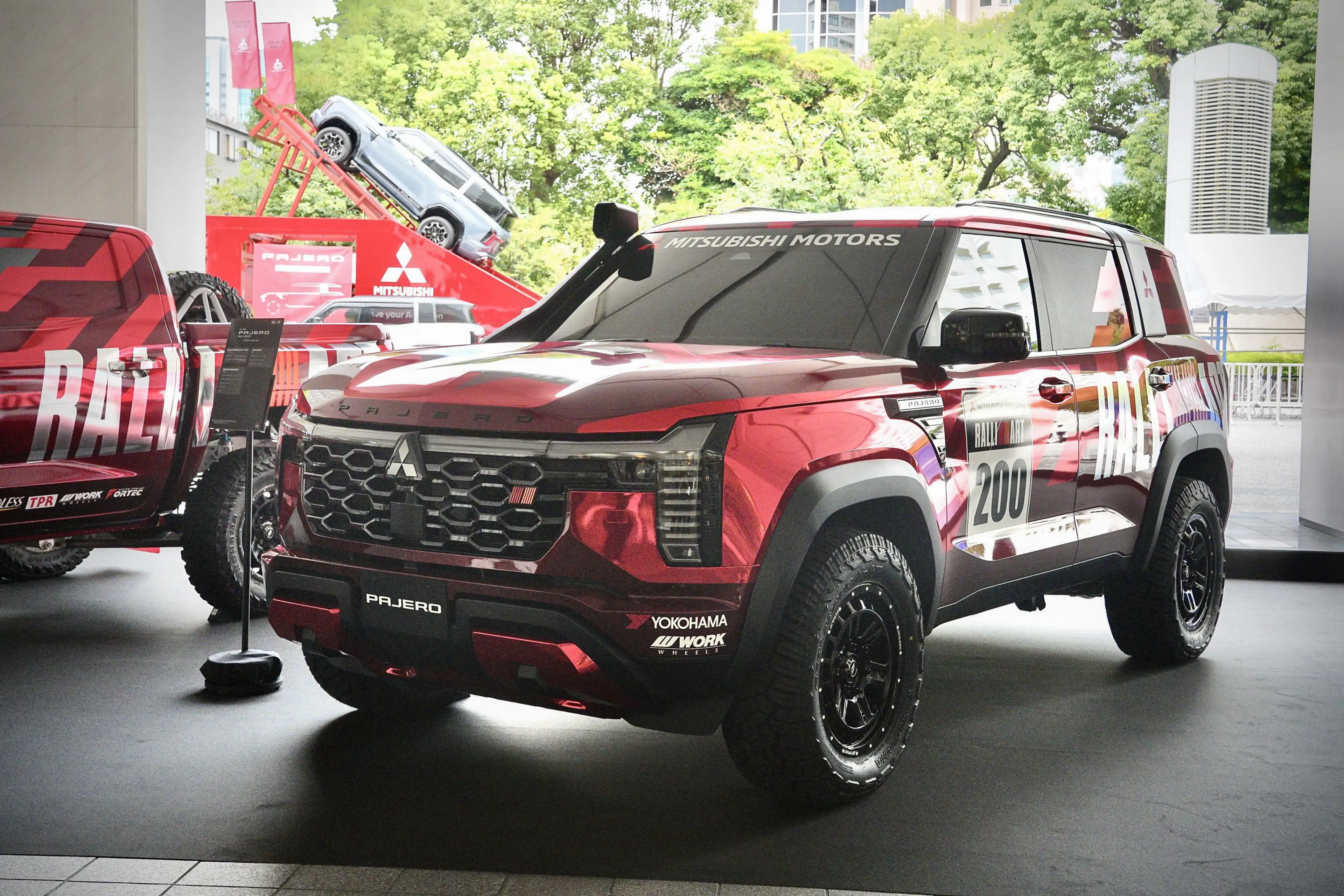 Ralliart shows off Pajero Rally Concept at Mitsubishi Pajero global debut