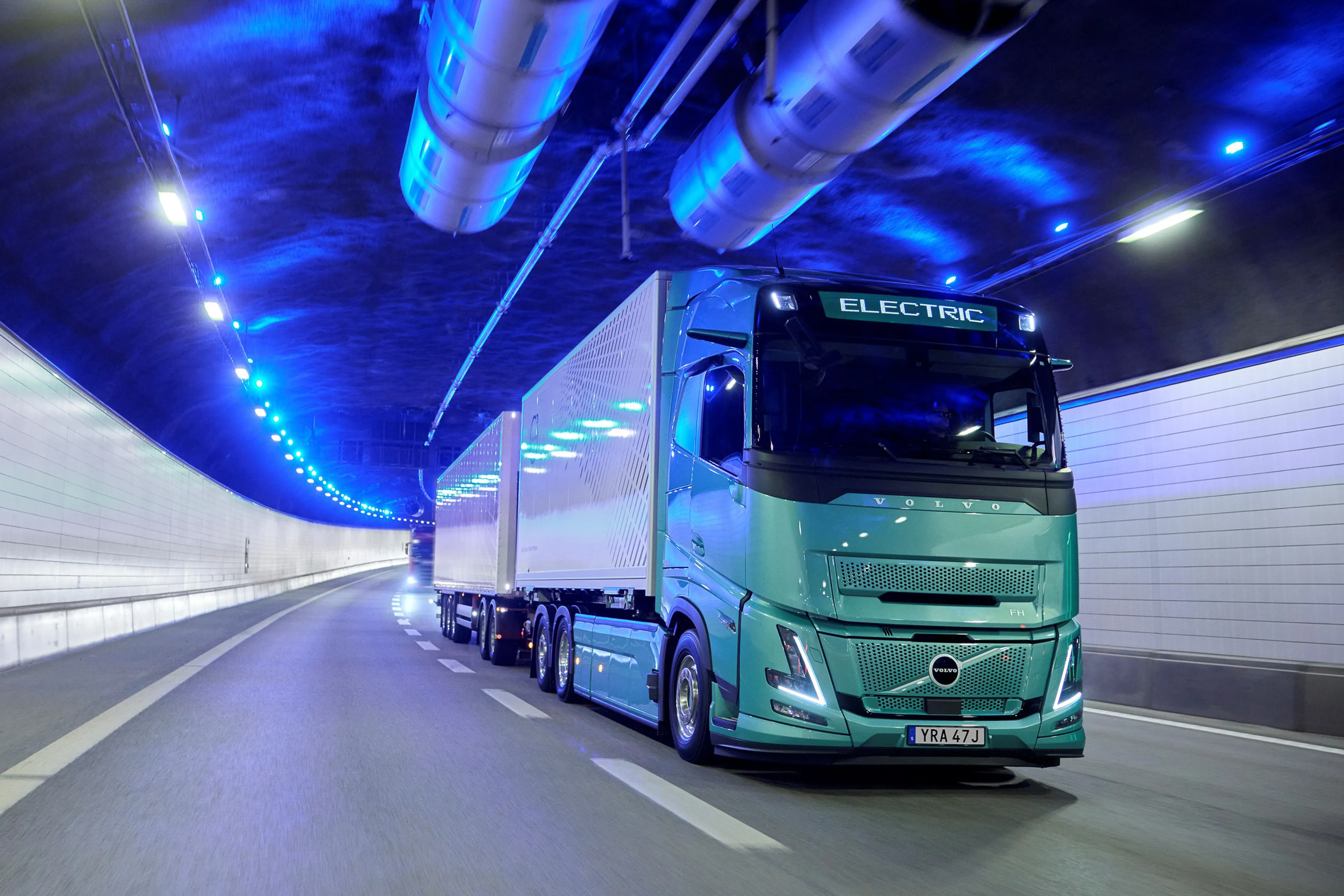 Volvo launches high-capacity FH EV truck with up to 450 km of range