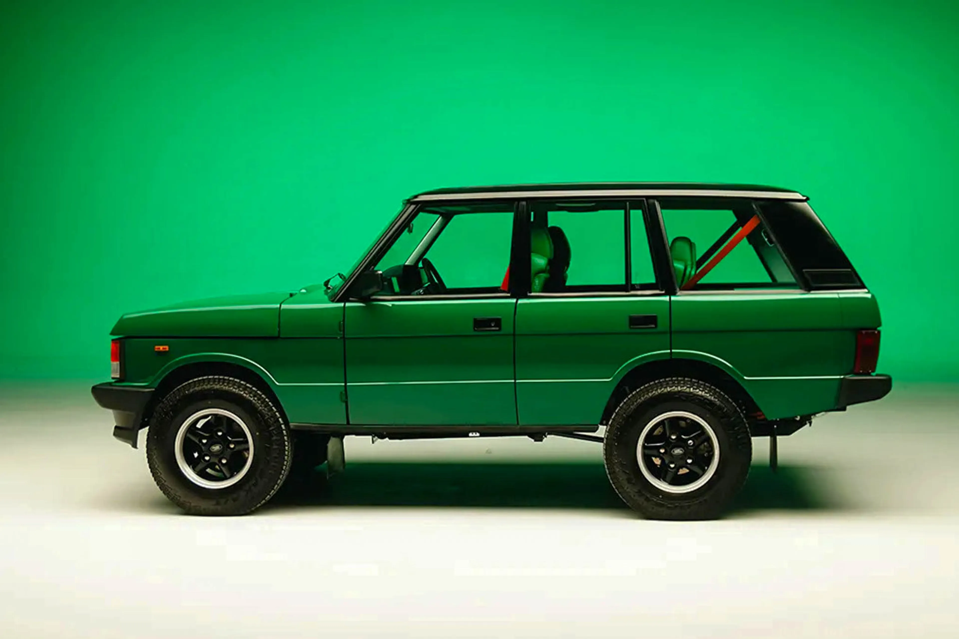 Meet Kermit: A Pop Art-inspired Range Rover Classic 