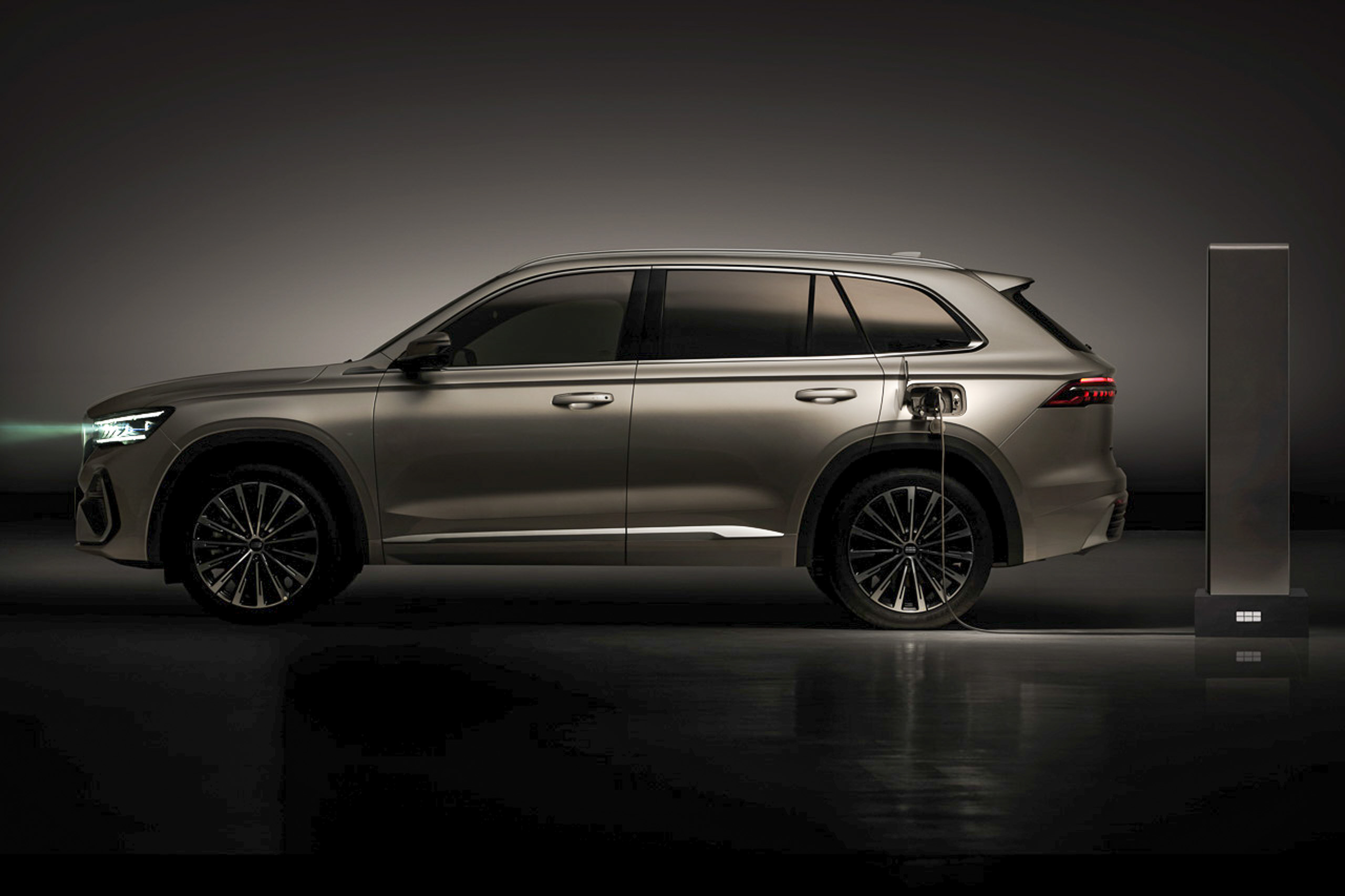 Geely Monjaro EM-i PHEV gets LTO approval