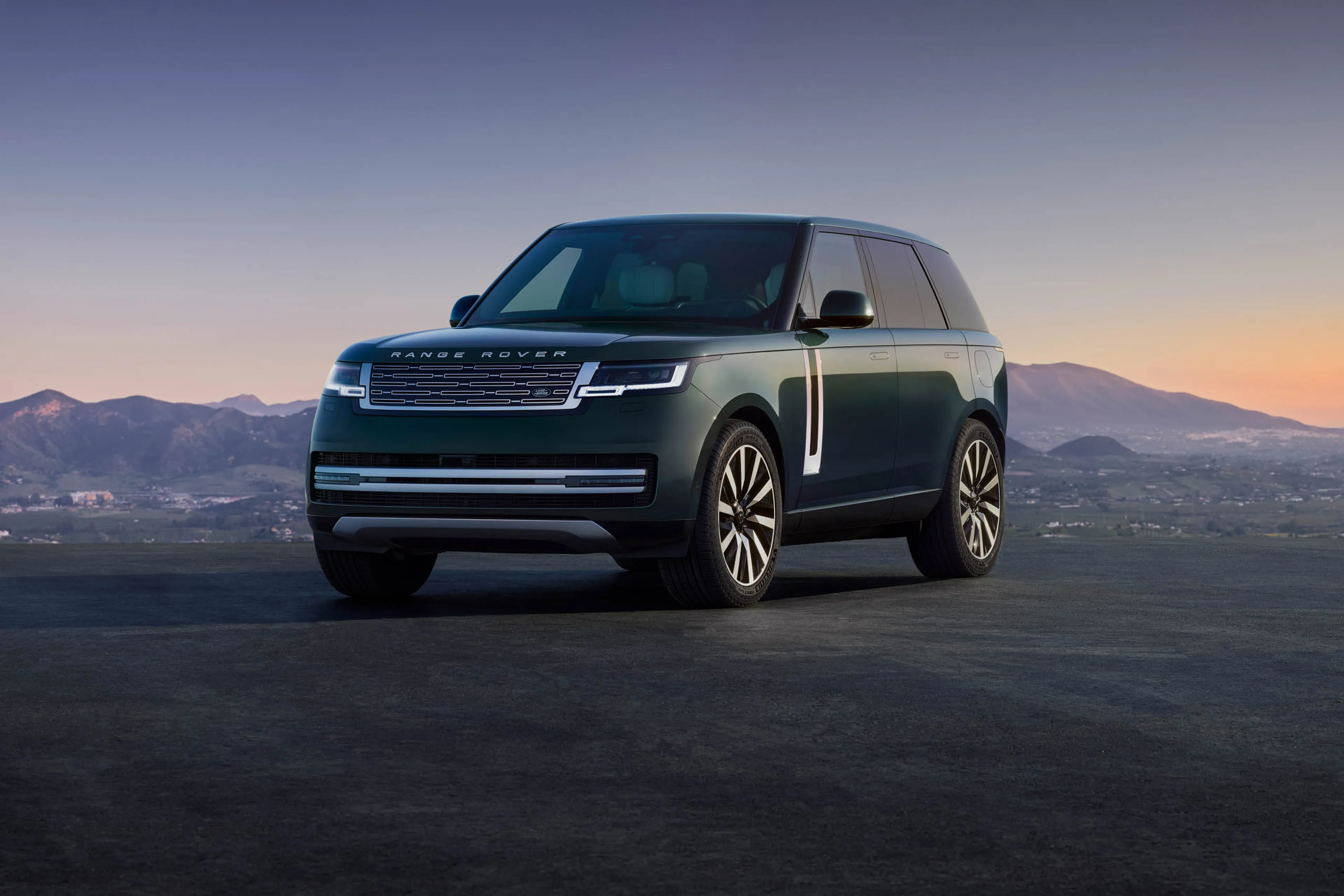 Range Rover Electric debuts with up to 550 PS, nearly 600 km of range