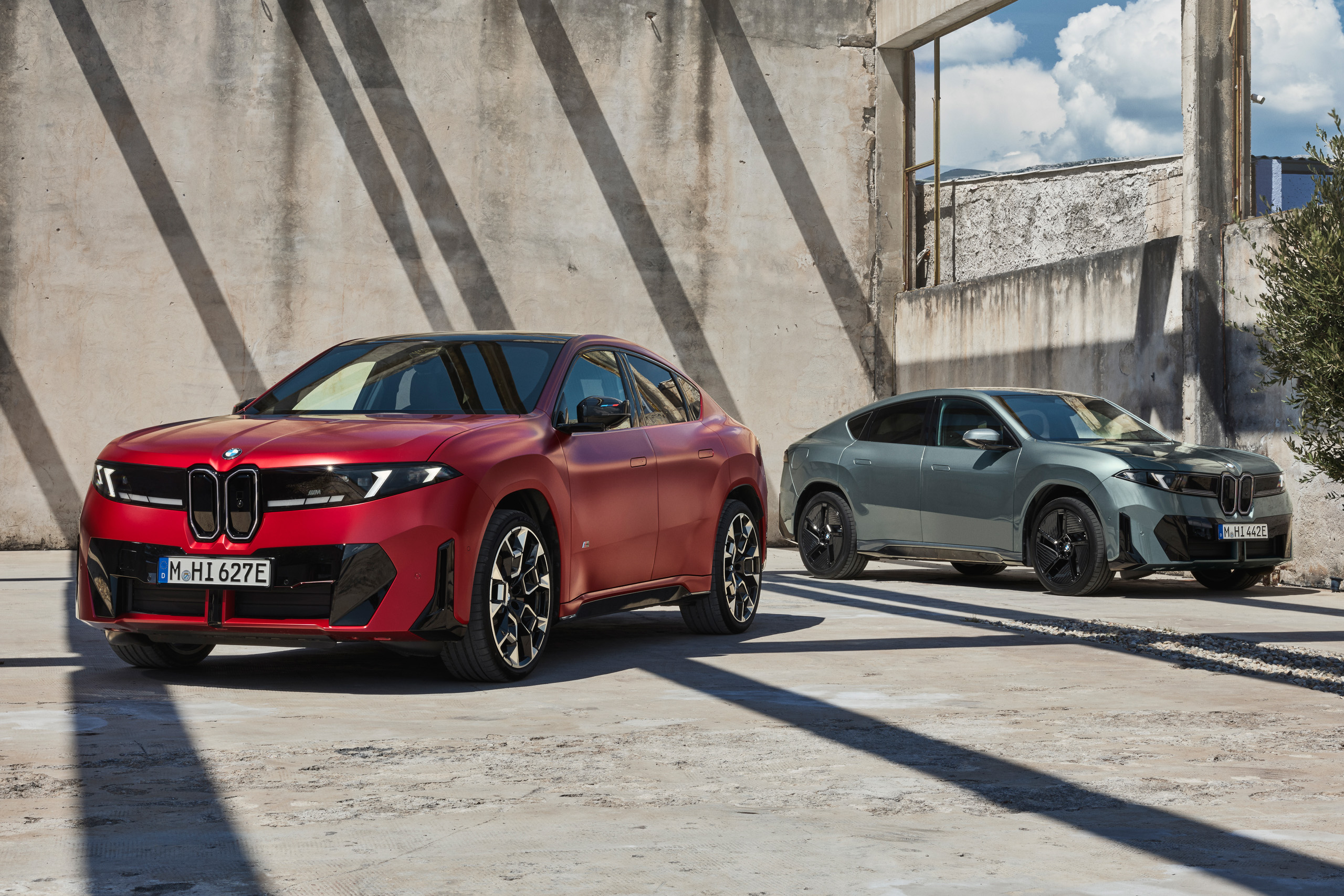BMW iX4 is an electric coupe SUV, done Neue Klasse style
