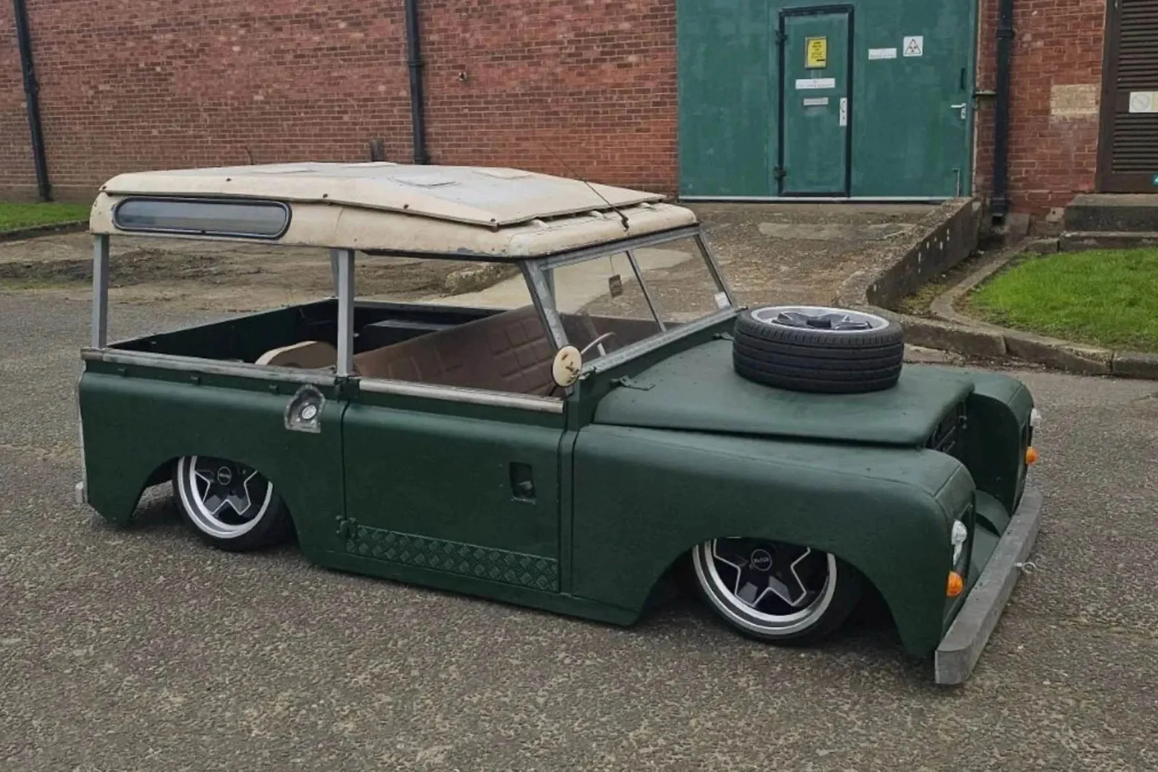 Slamd-Rover: This custom Land Rover Is the ultimate anti-off-roader
