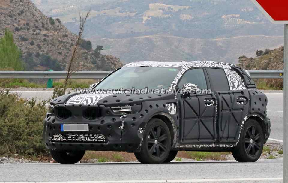 Spied: 2019 Volvo XC40 seen inside and out