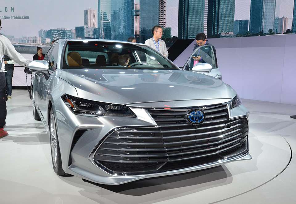 NAIAS 2018: Bold Toyota Avalon has the biggest grill we've ever seen