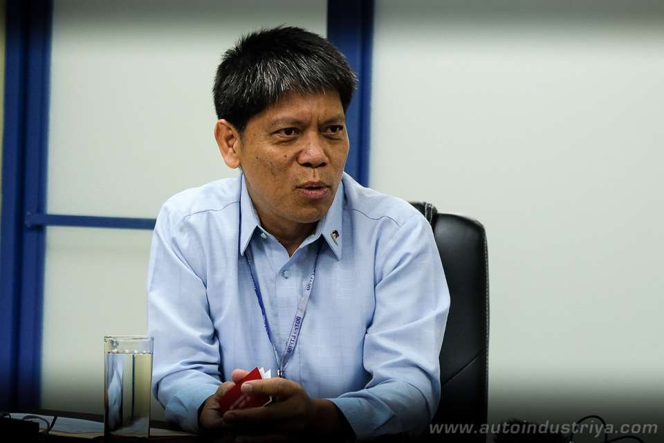 LTFRB Chairman explains need to limit Grab, Uber cars