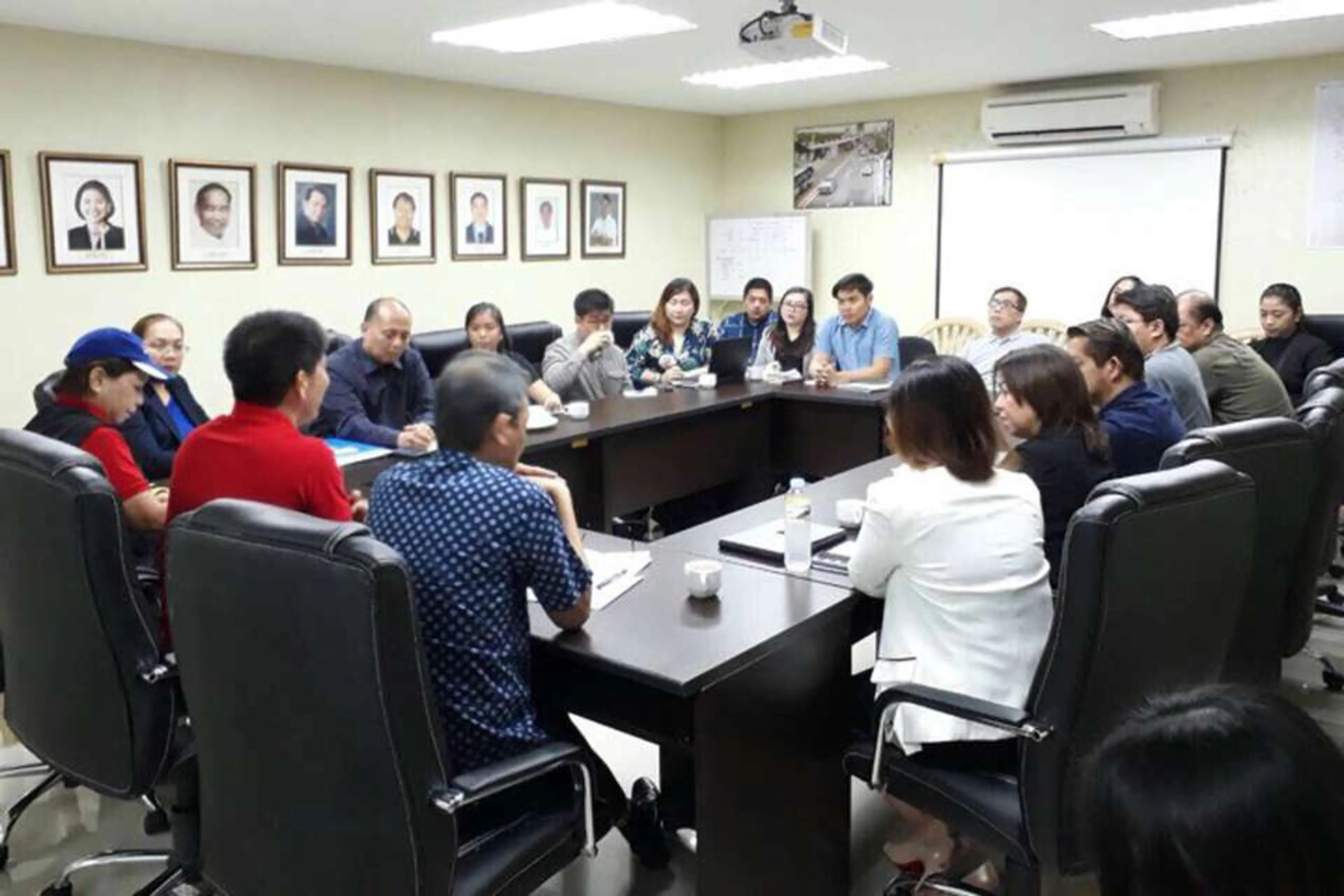 After Uber buyout, LTFRB accredits Hype, HirNa to compete with Grab