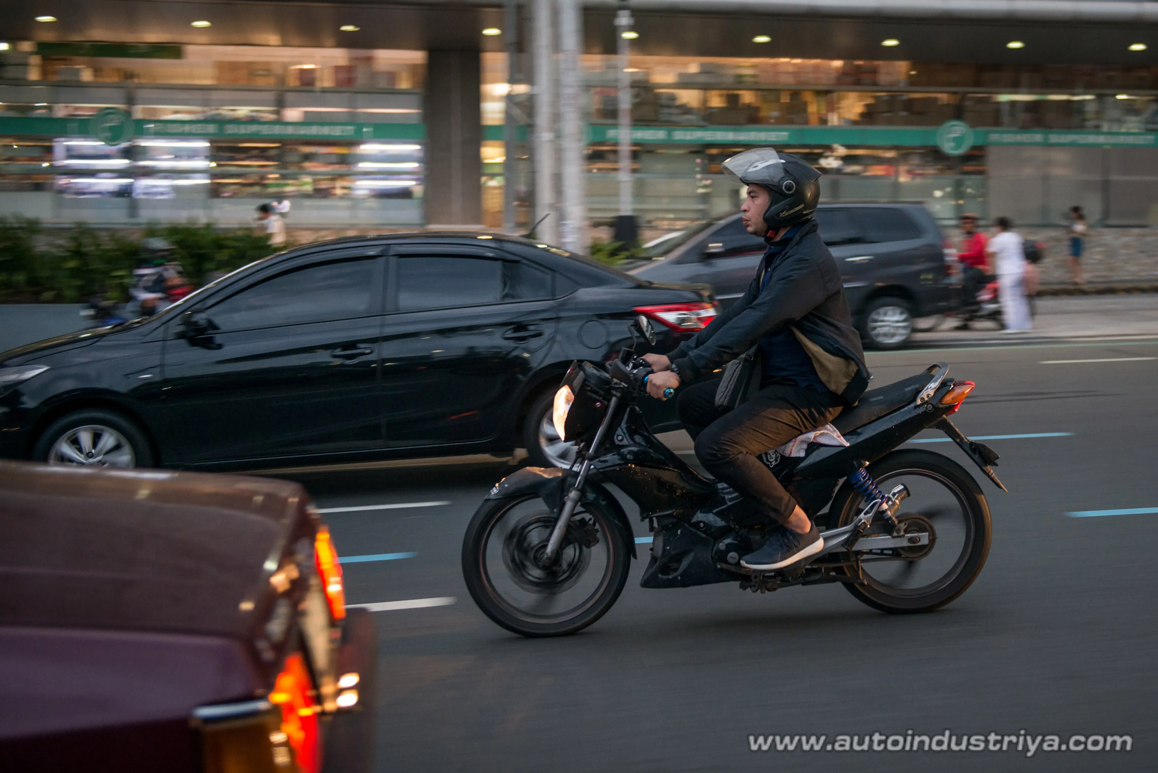 How to drive safely around bikers