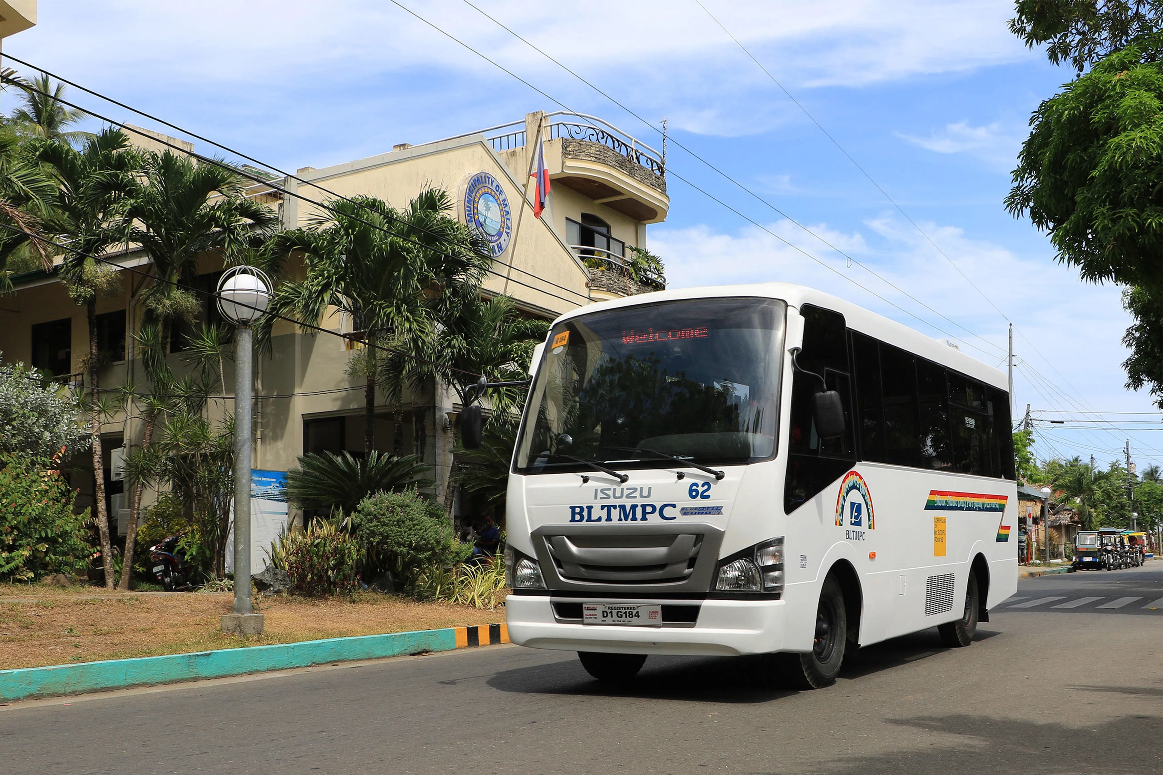 Isuzu supplies modern PUVs for Boracay