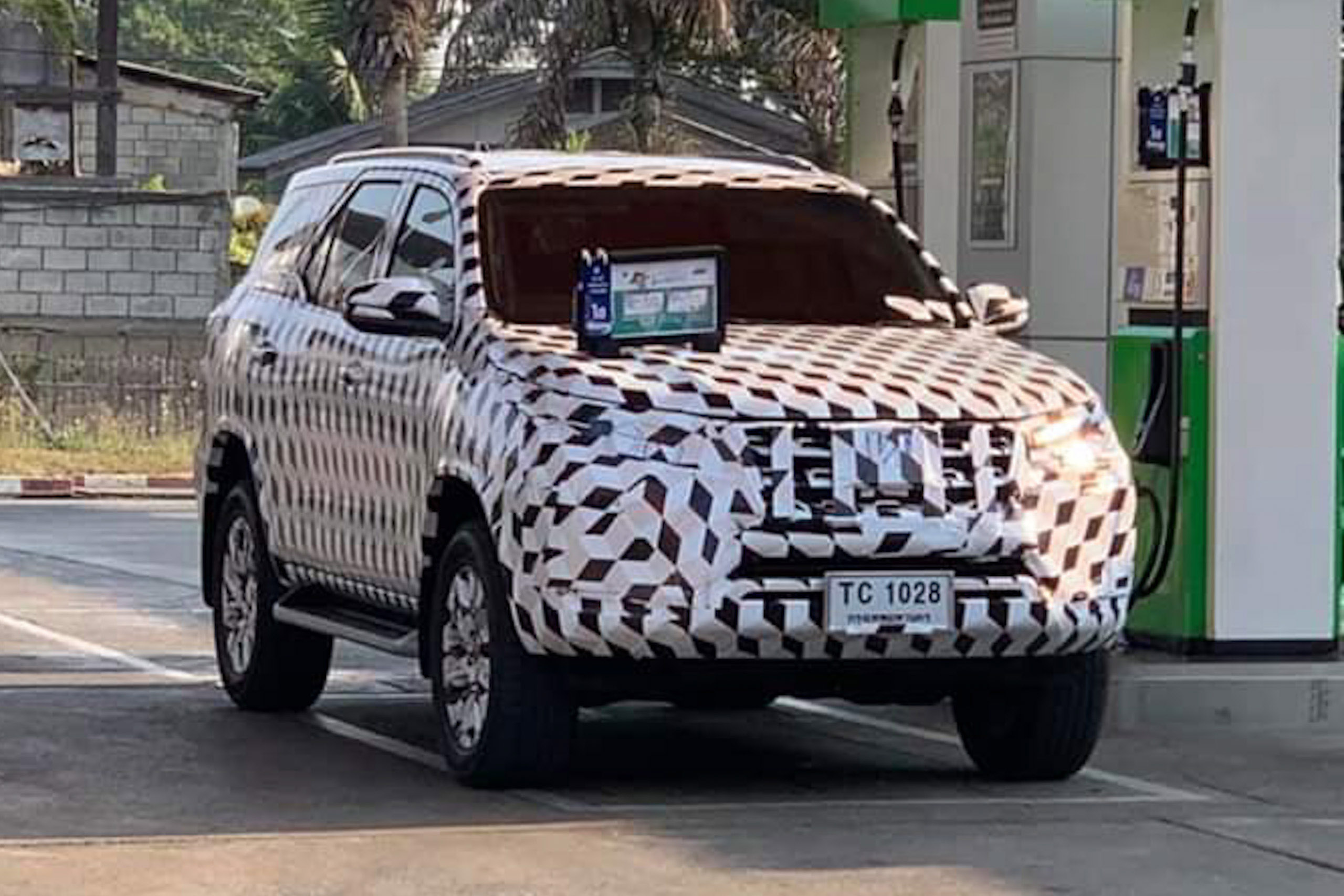 Spied: Facelifted Toyota Fortuner coming soon