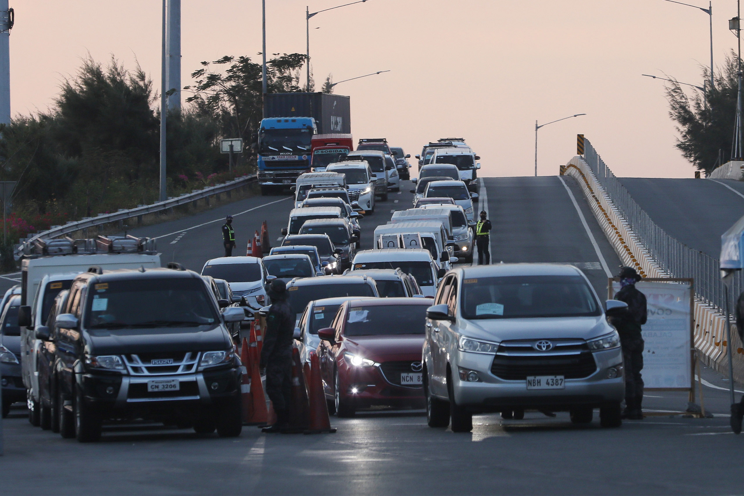 Mmda Checkpoints MMDA: Bring your company ID, COE to cross checkpoints | AutoIndustriya