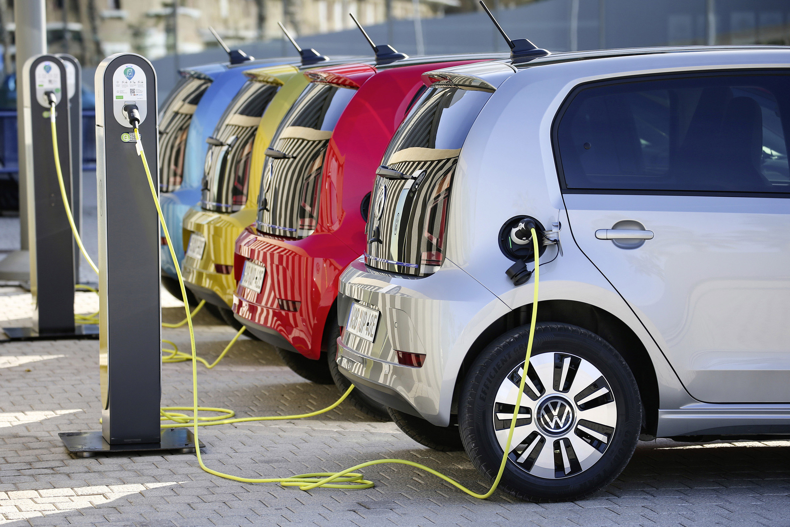 Volkswagen looking to buy 50% of JAC's parent company