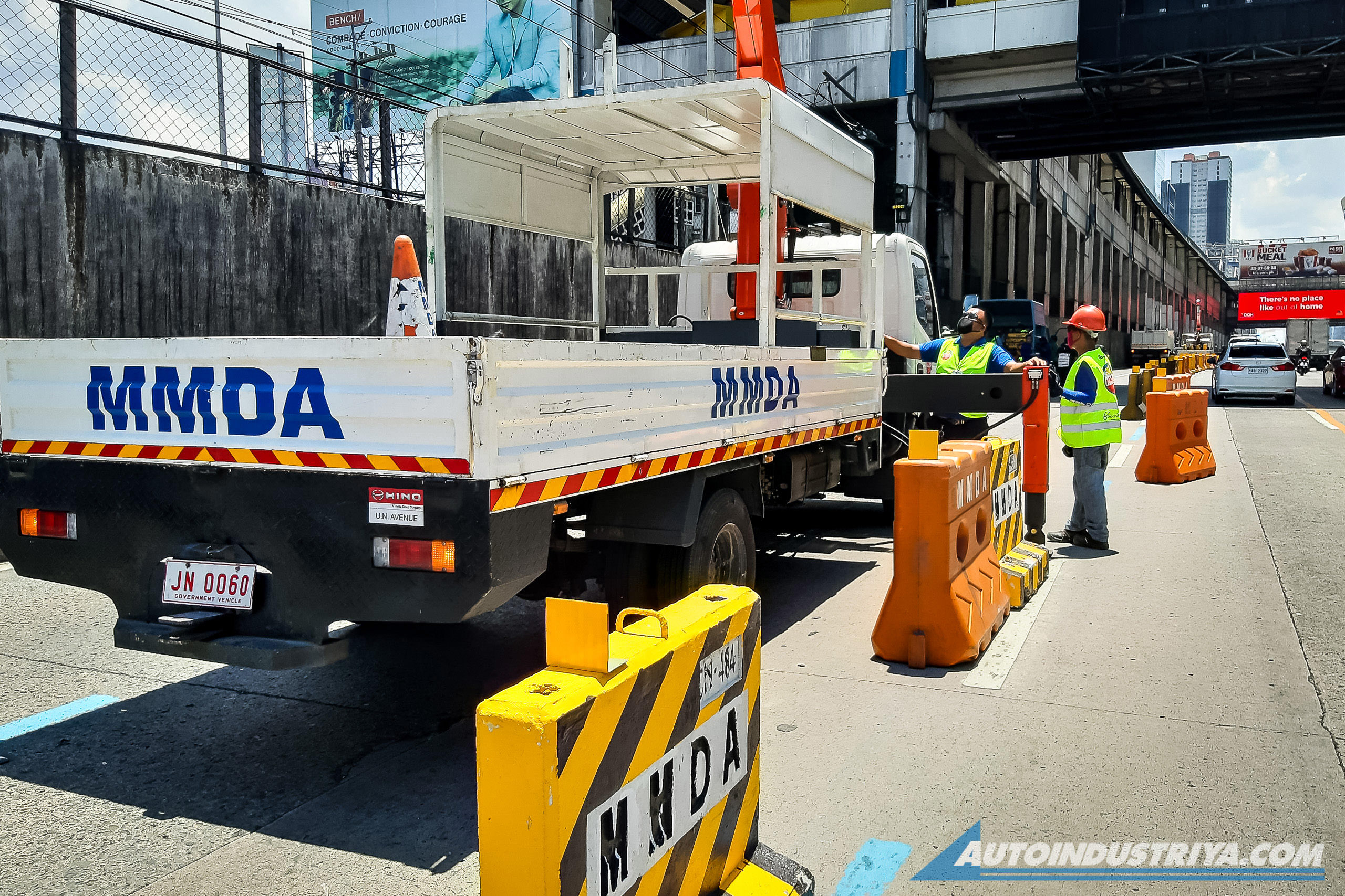 Mmda Ramp MMDA to add reflectors on EDSA bus lane barriers | AutoIndustriya