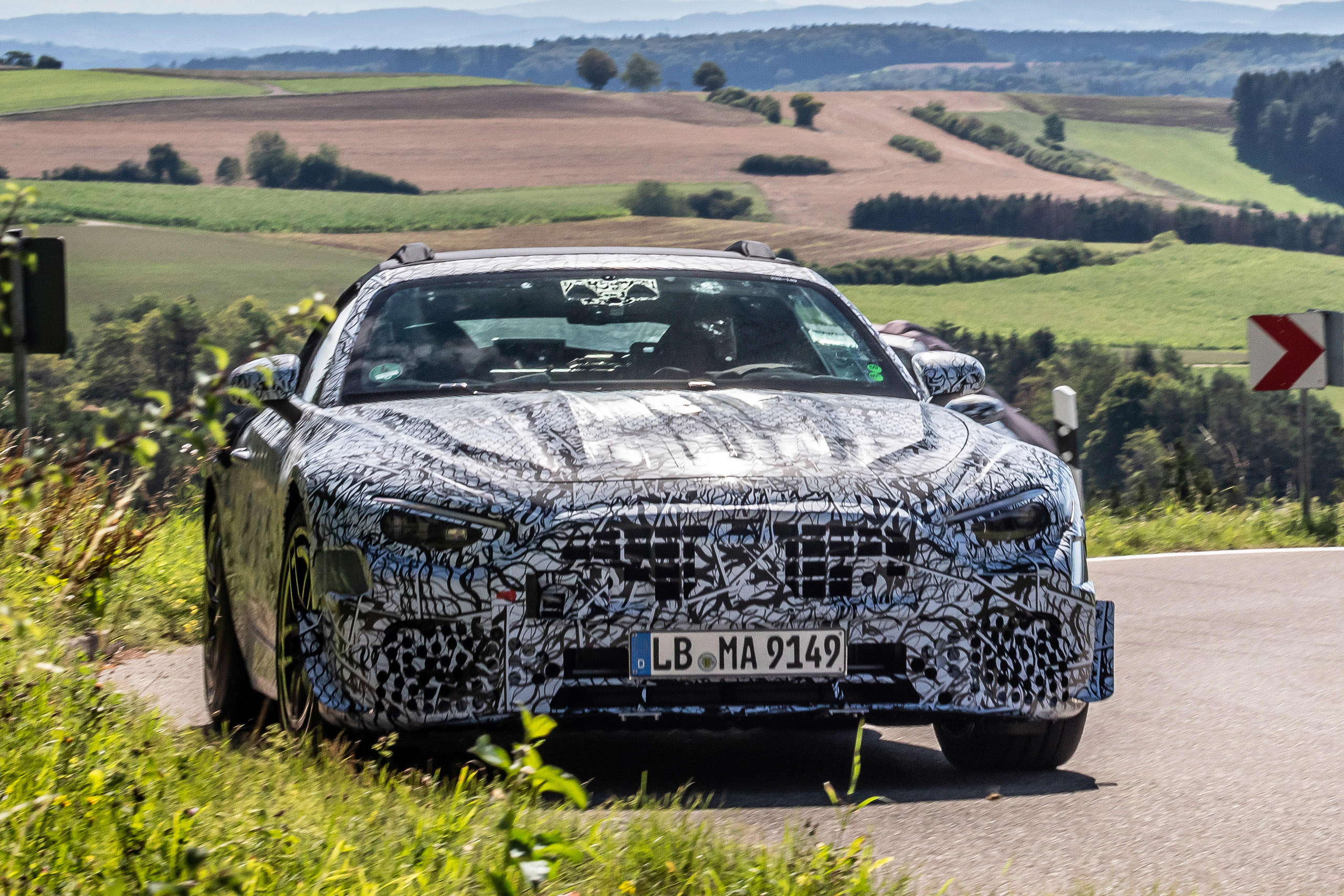 Mercedes-Benz prepping new SL Roadster for the suave gentleman