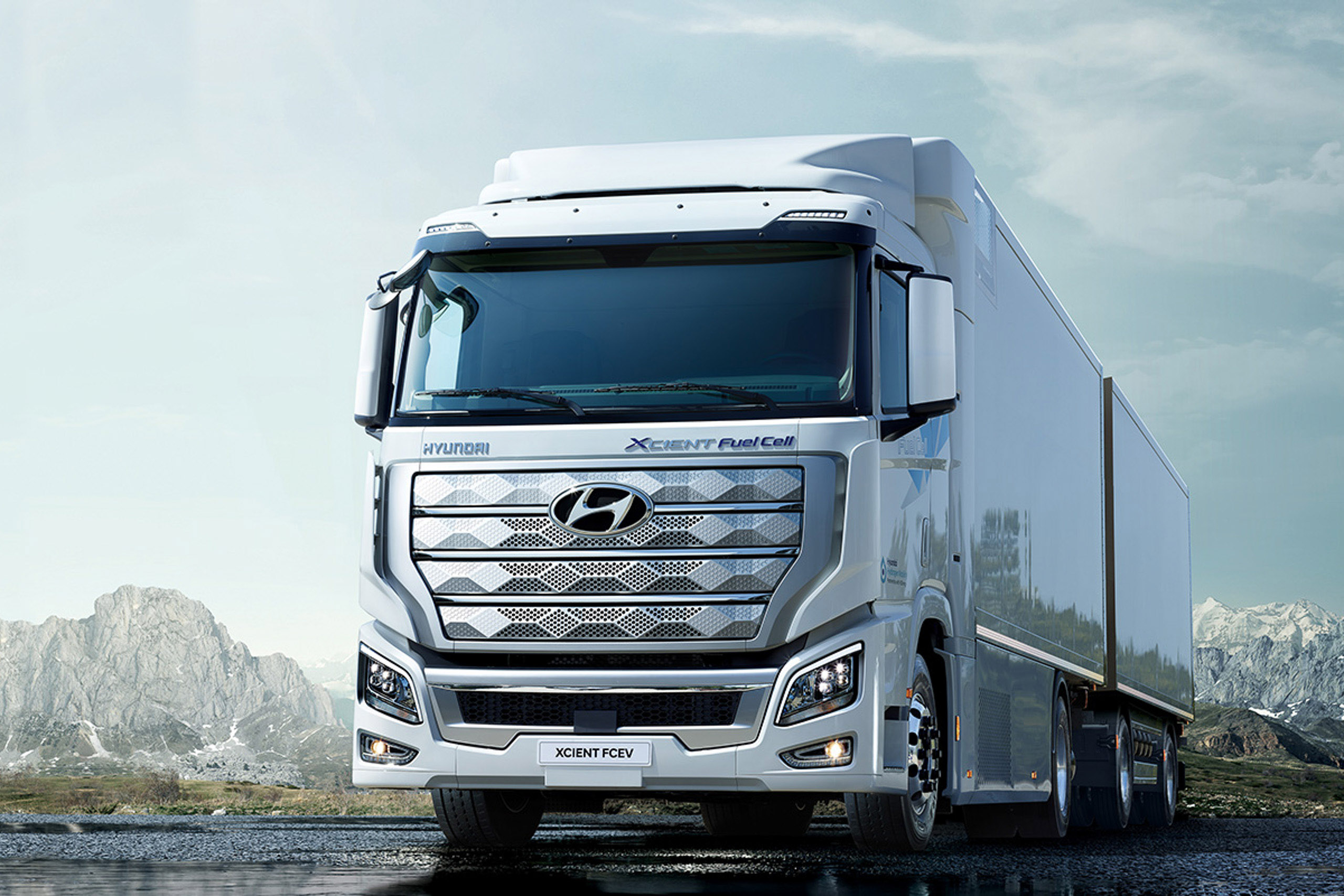 Hyundai Xcient truck can go 400 km on 32 kg of hydrogen