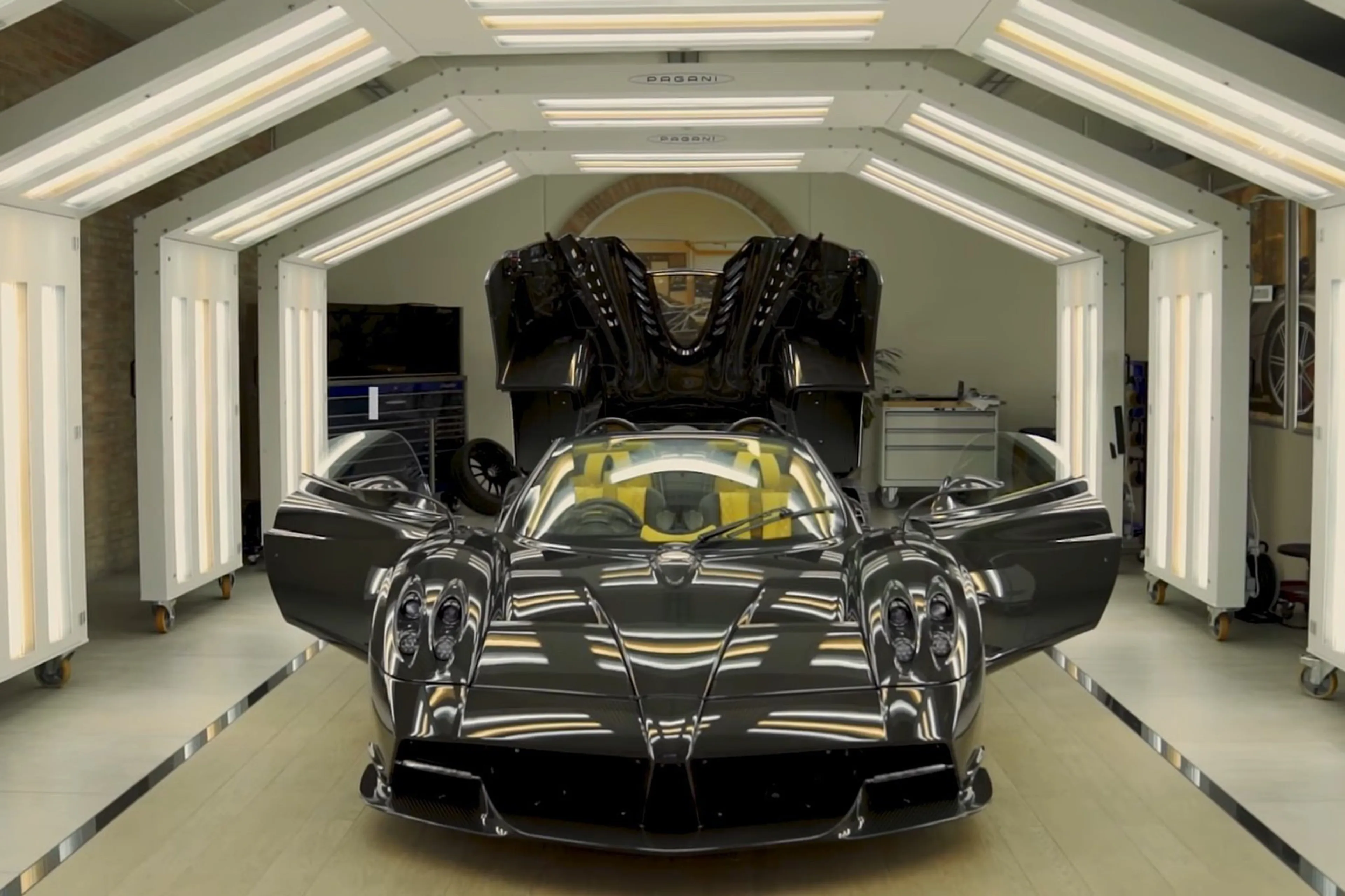 Pagani's final Huayra Roadster is a thing of beauty